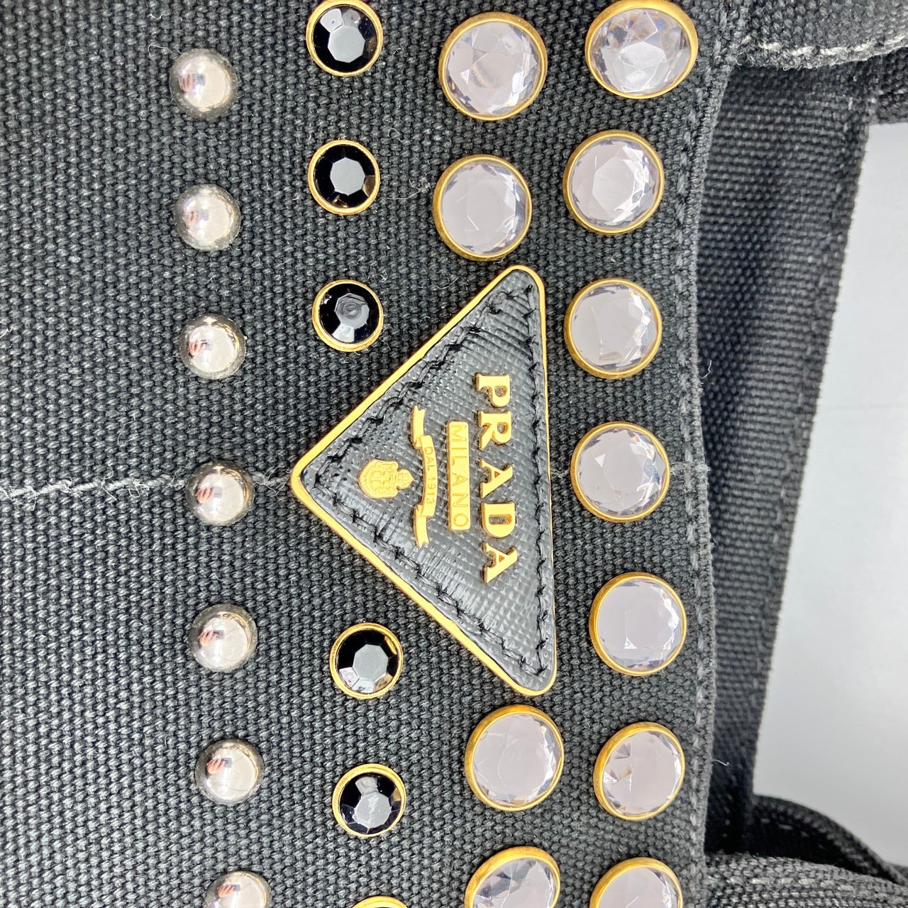 PRADA Studs Kanapa