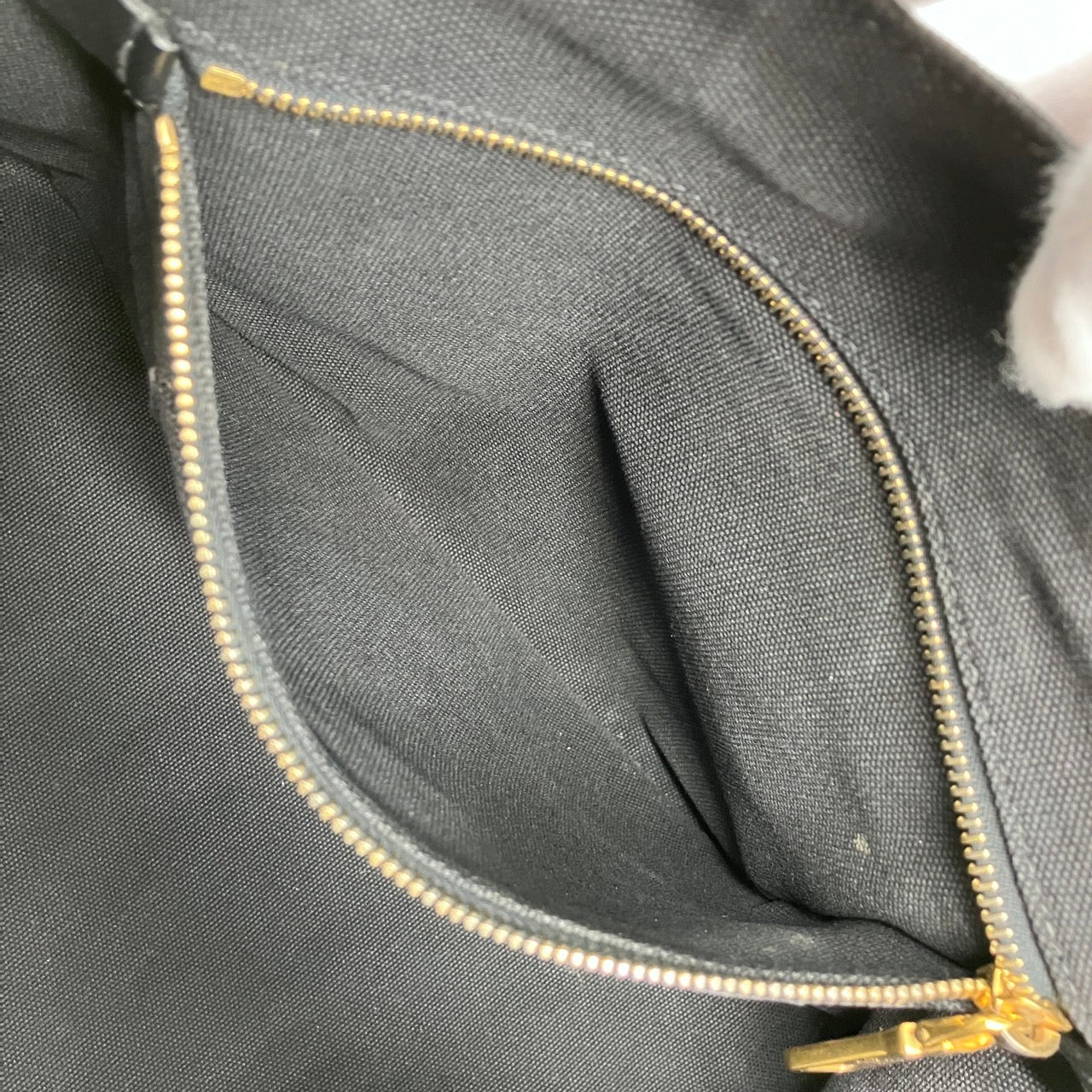 PRADA Studs Kanapa