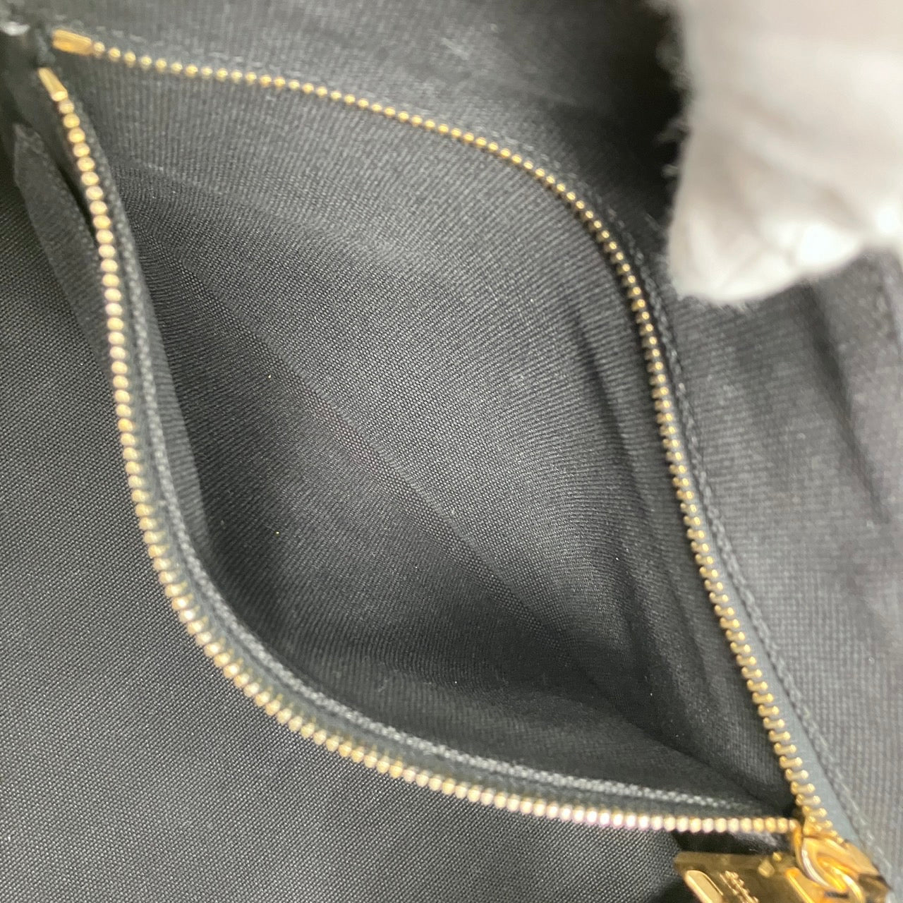 PRADA Studs Kanapa