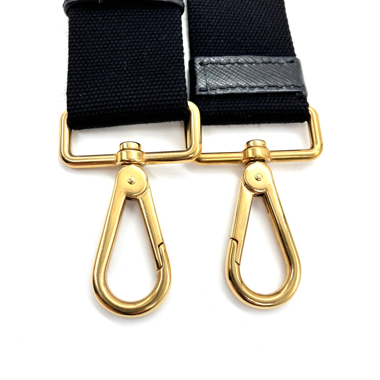 PRADA Studs Kanapa