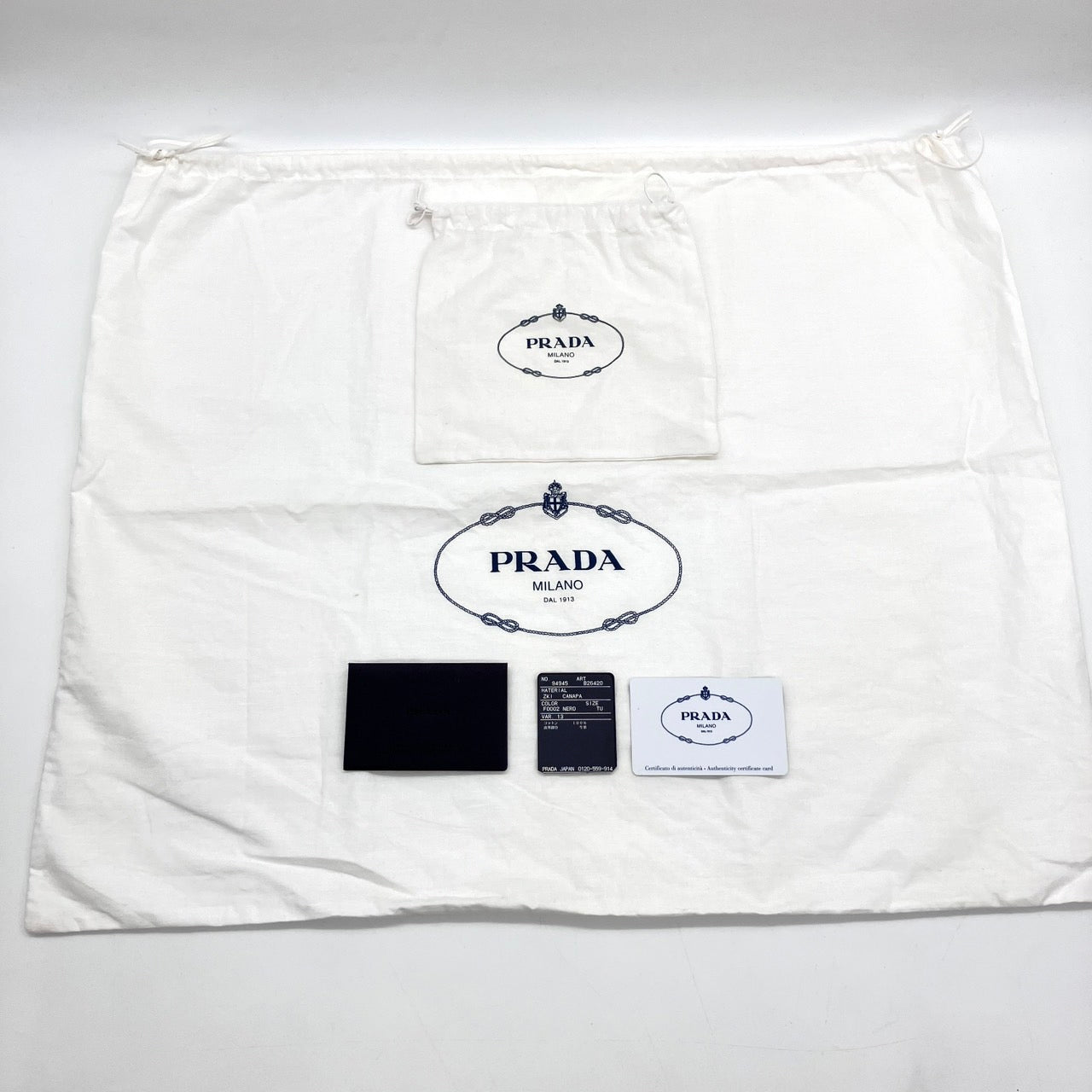 PRADA Studs Kanapa