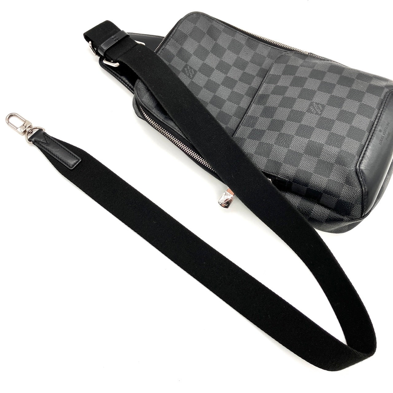 LOUIS VUITTON Avenue Sling