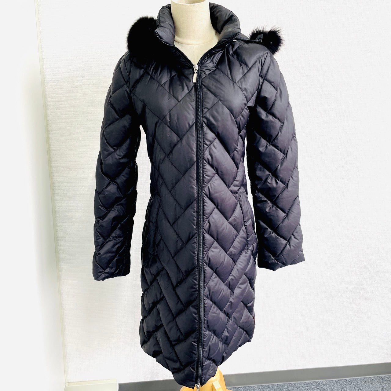 MONCLER Down coat fox fur black