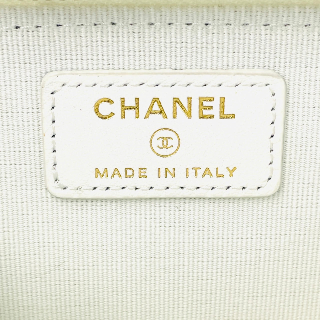CHANEL Caviar Skin Fragment Coin Purse White