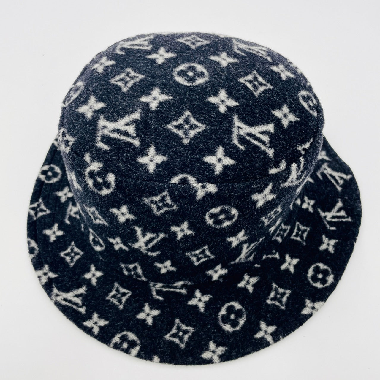 LOUIS VUITTON Monogram Bob Carry On Bucket Hat Reversible
