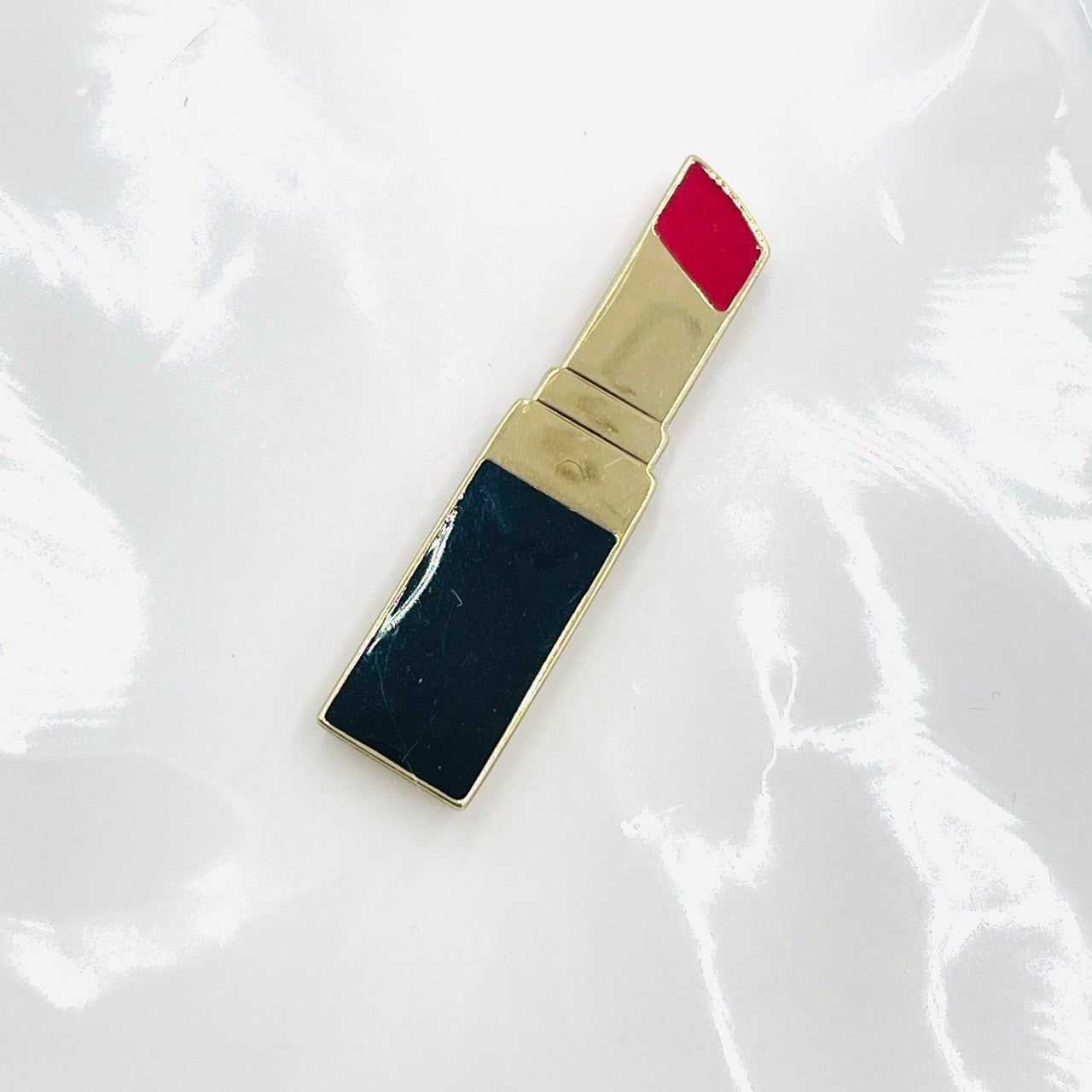 CHANEL Pin badge Un Used