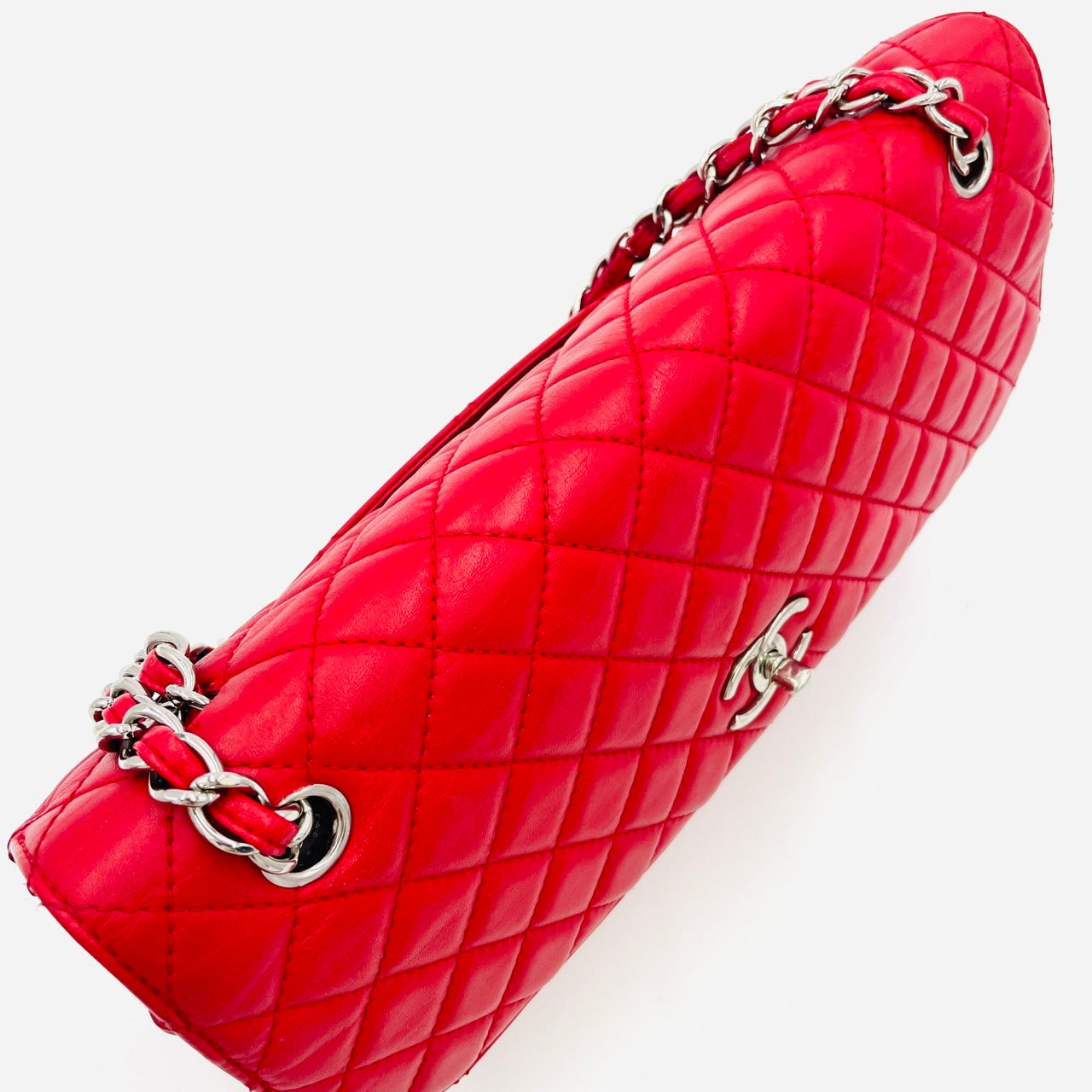 CHANEL MATRASSE Chain Shoulder Bag Red