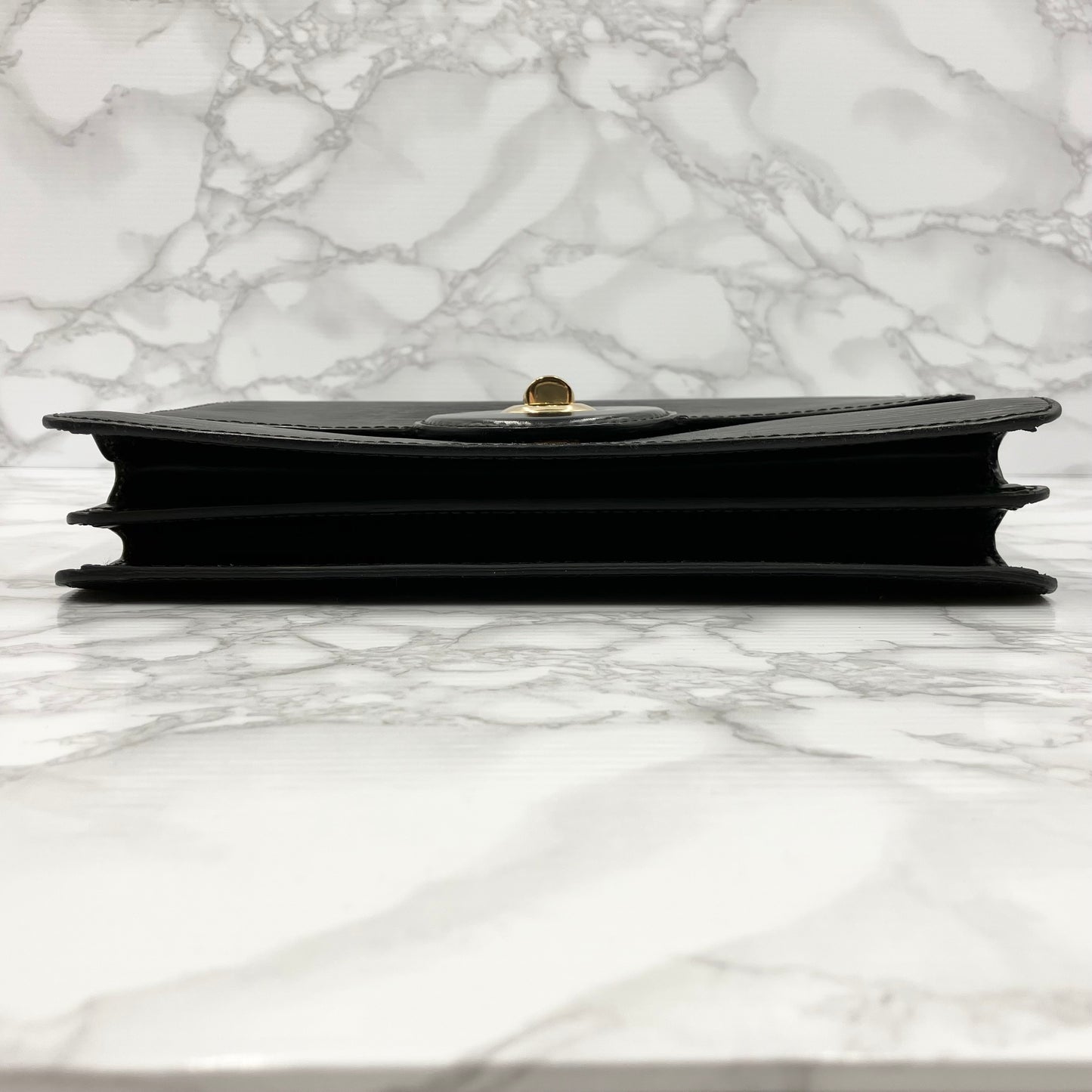 LOUIS VUITTON Epi free run Shoulder Bag Black Gold Hardware Turnlock