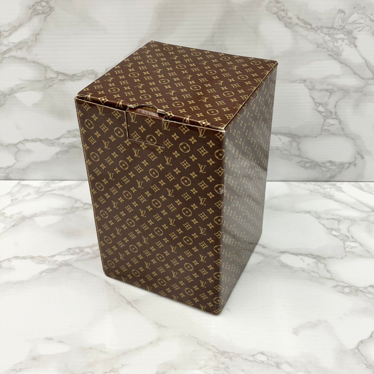 LOUIS VUITTON BEEJOIR Bronze statue, limited to 500 pieces worldwide