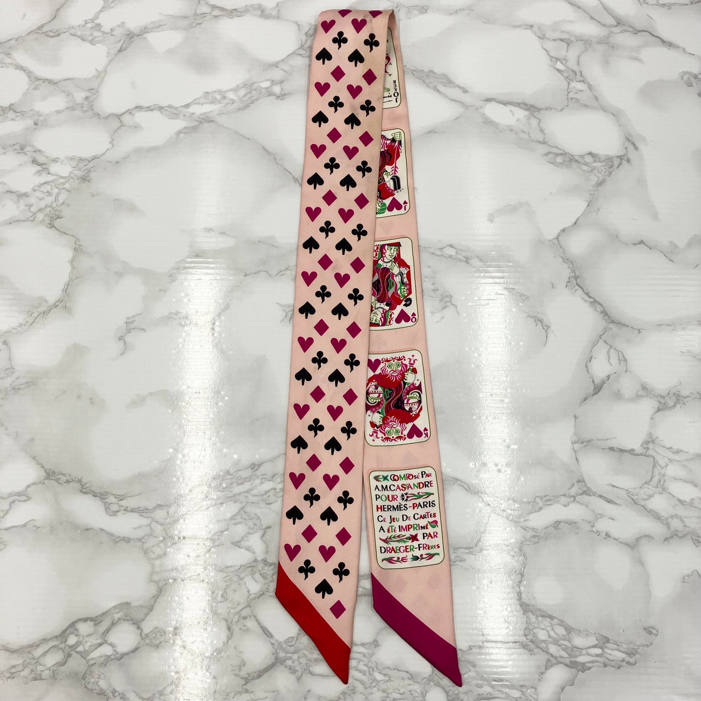 HERMES Twilly Jeu de Cartes Trump Heart Pattern Rose Nacre Fuchsia Rouge Silk Scarf