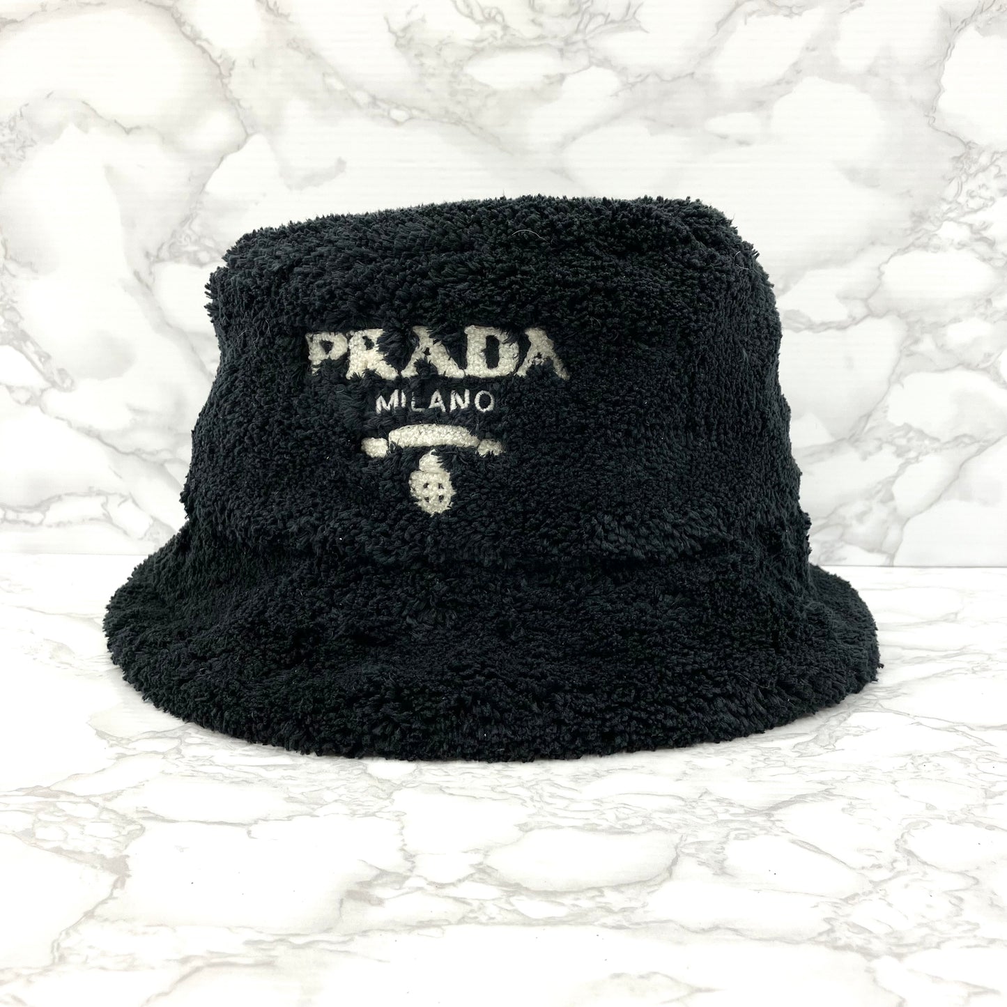 PRADA hat RFID