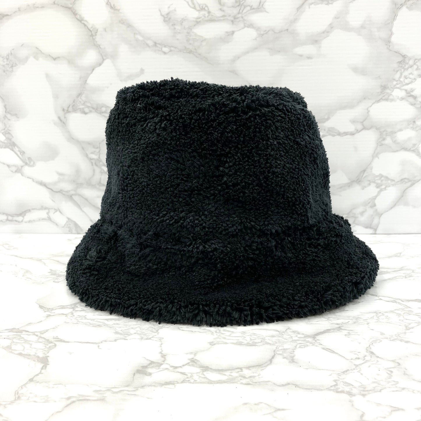PRADA hat RFID