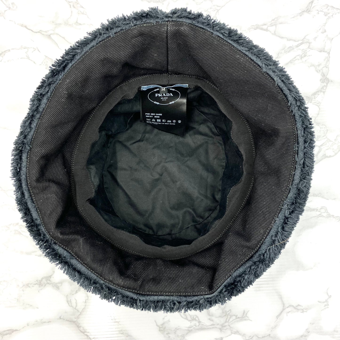 PRADA hat RFID