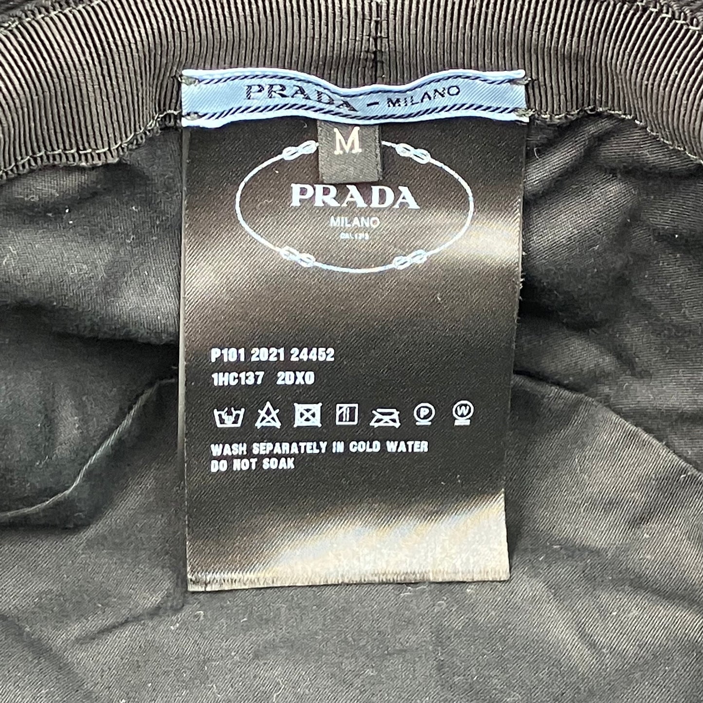 PRADA hat RFID