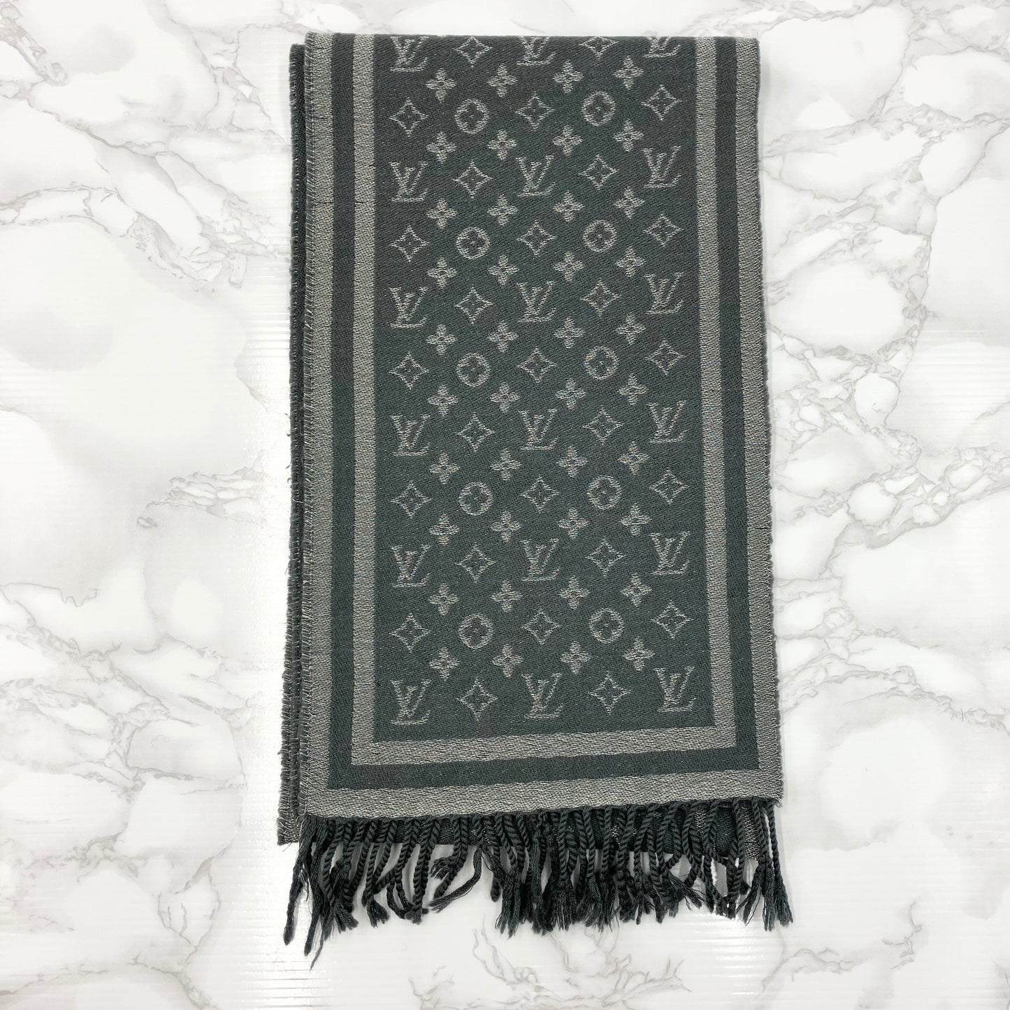 LOUIS VUITTON monogram muffler