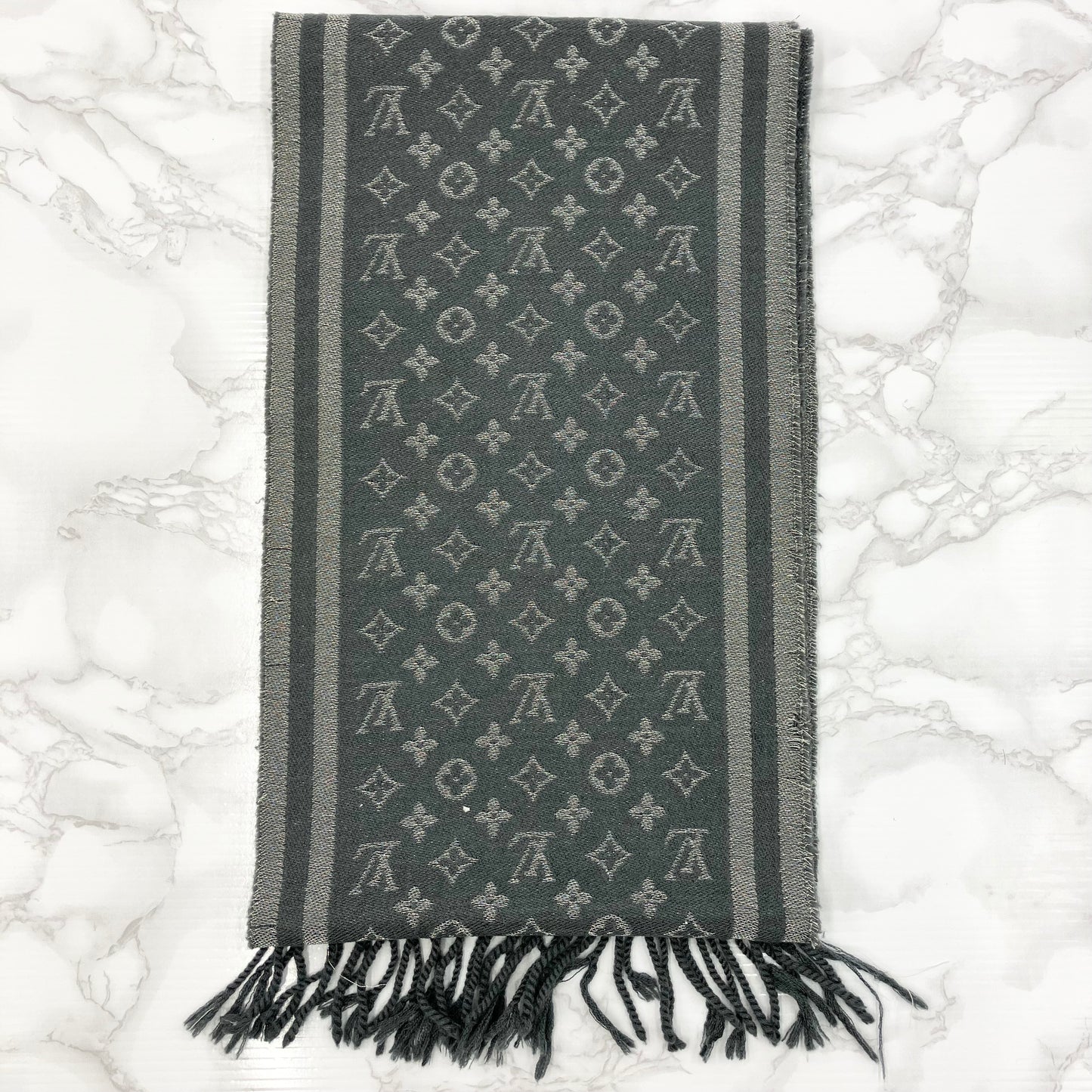 LOUIS VUITTON monogram muffler