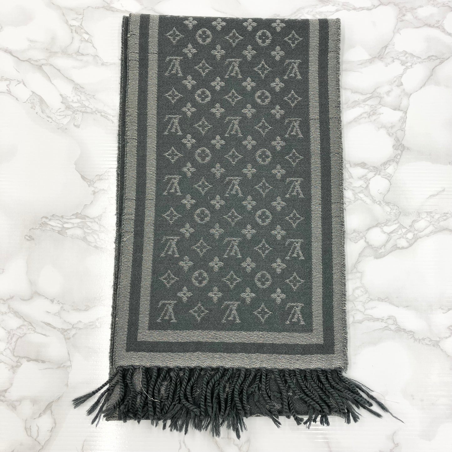 LOUIS VUITTON monogram muffler
