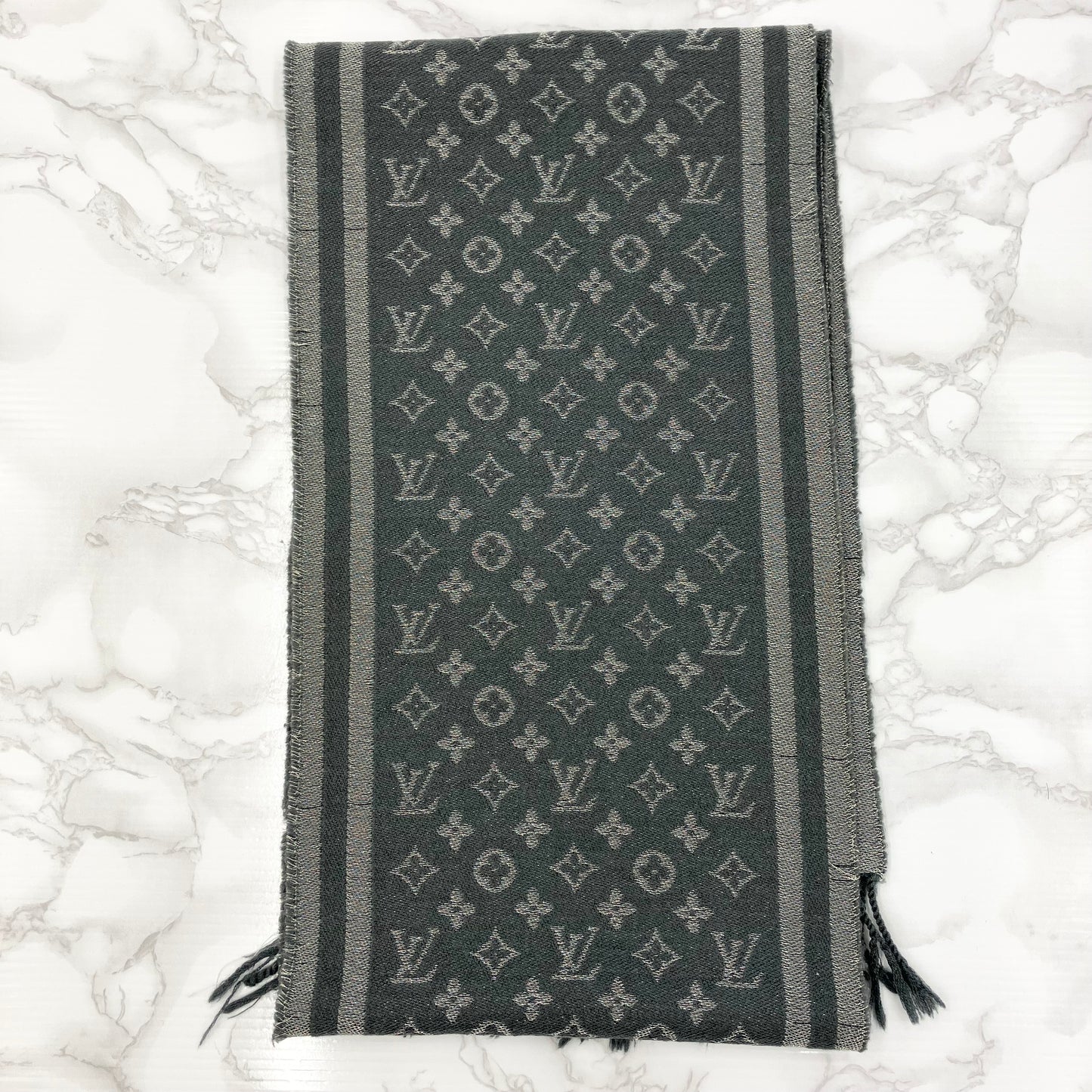 LOUIS VUITTON monogram muffler