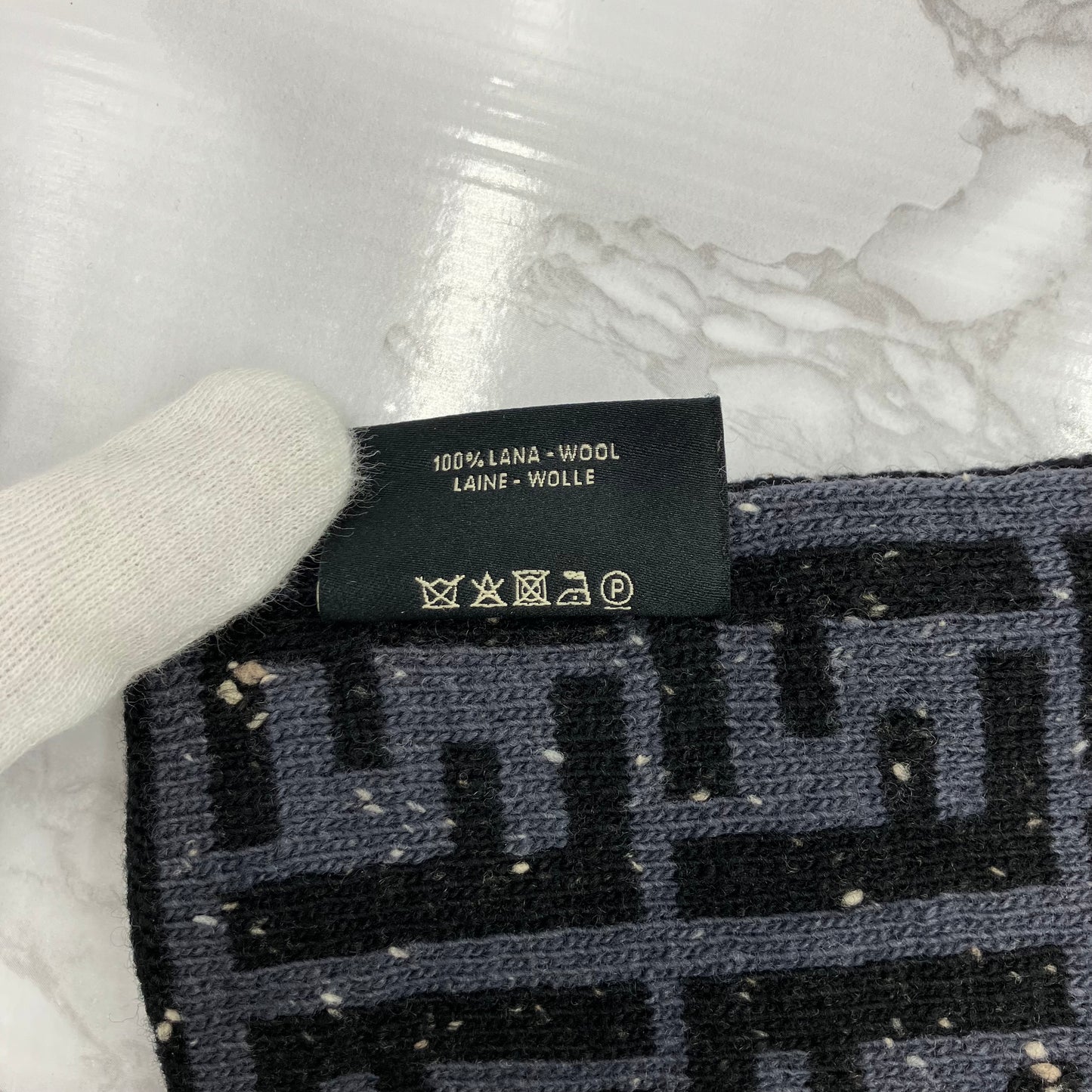 FENDI Zucca muffler