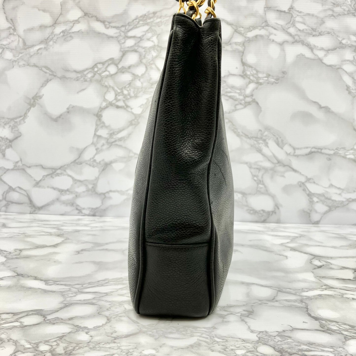 CHANEL Caviar skin Chain tote bag