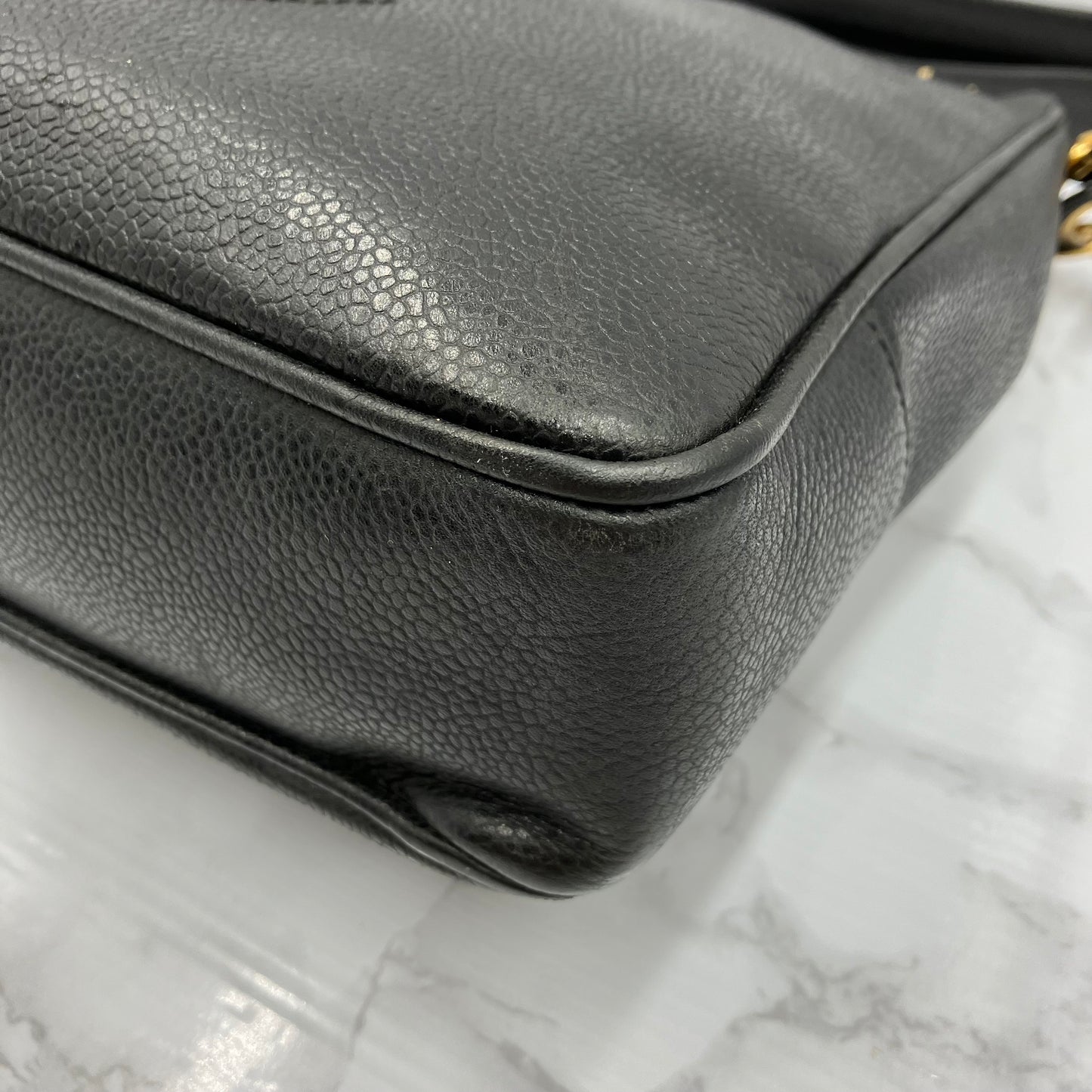 CHANEL Caviar skin Chain tote bag
