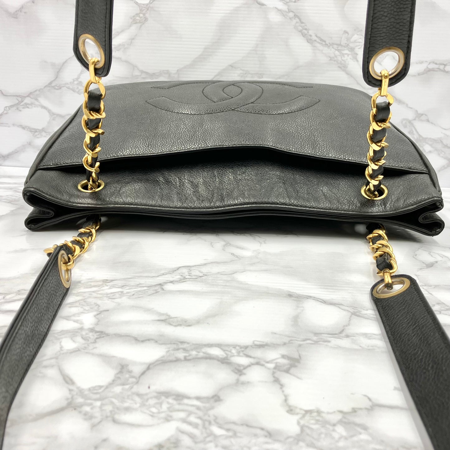 CHANEL Caviar skin Chain tote bag