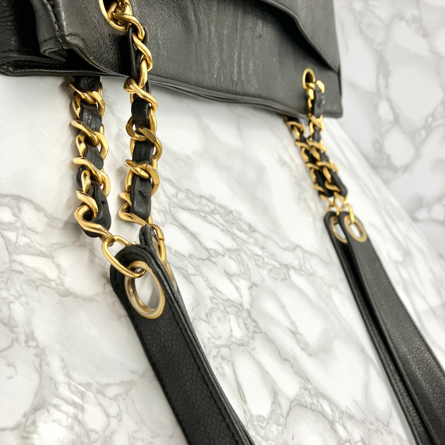 CHANEL Caviar skin Chain tote bag