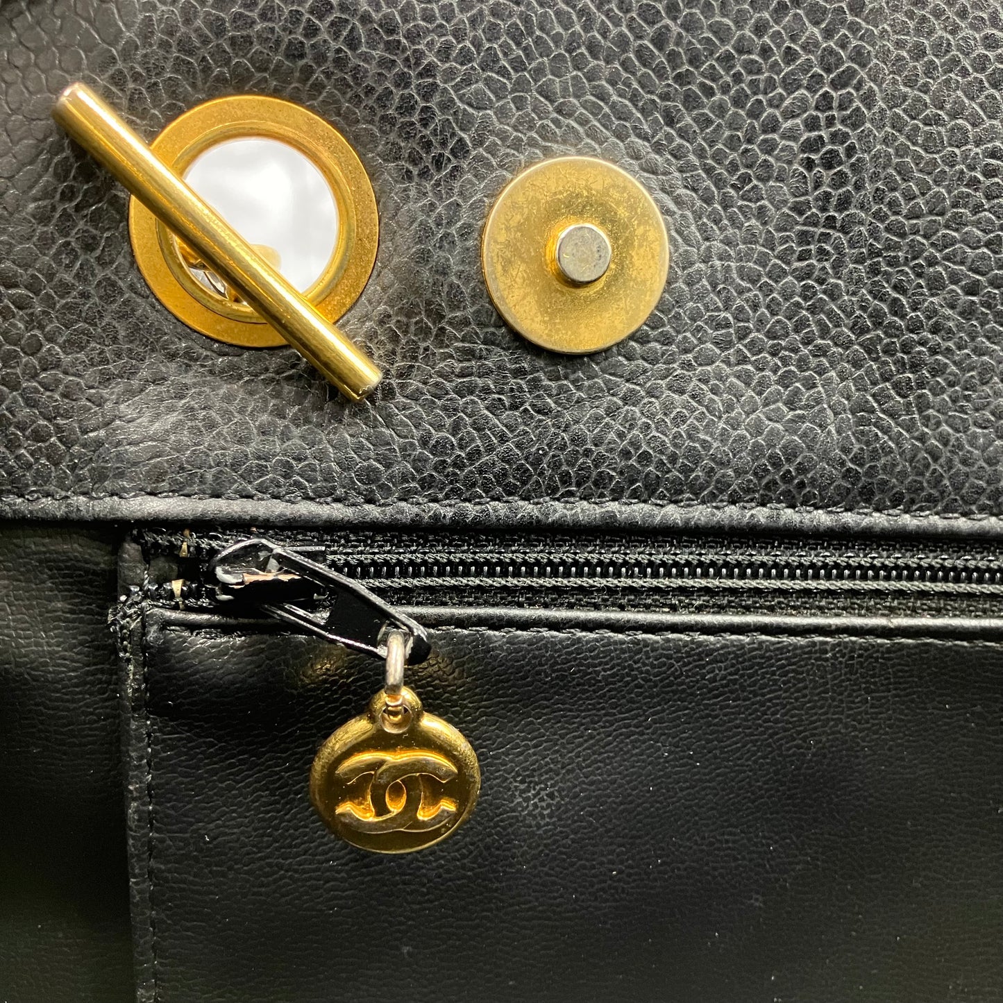 CHANEL Caviar skin Chain tote bag