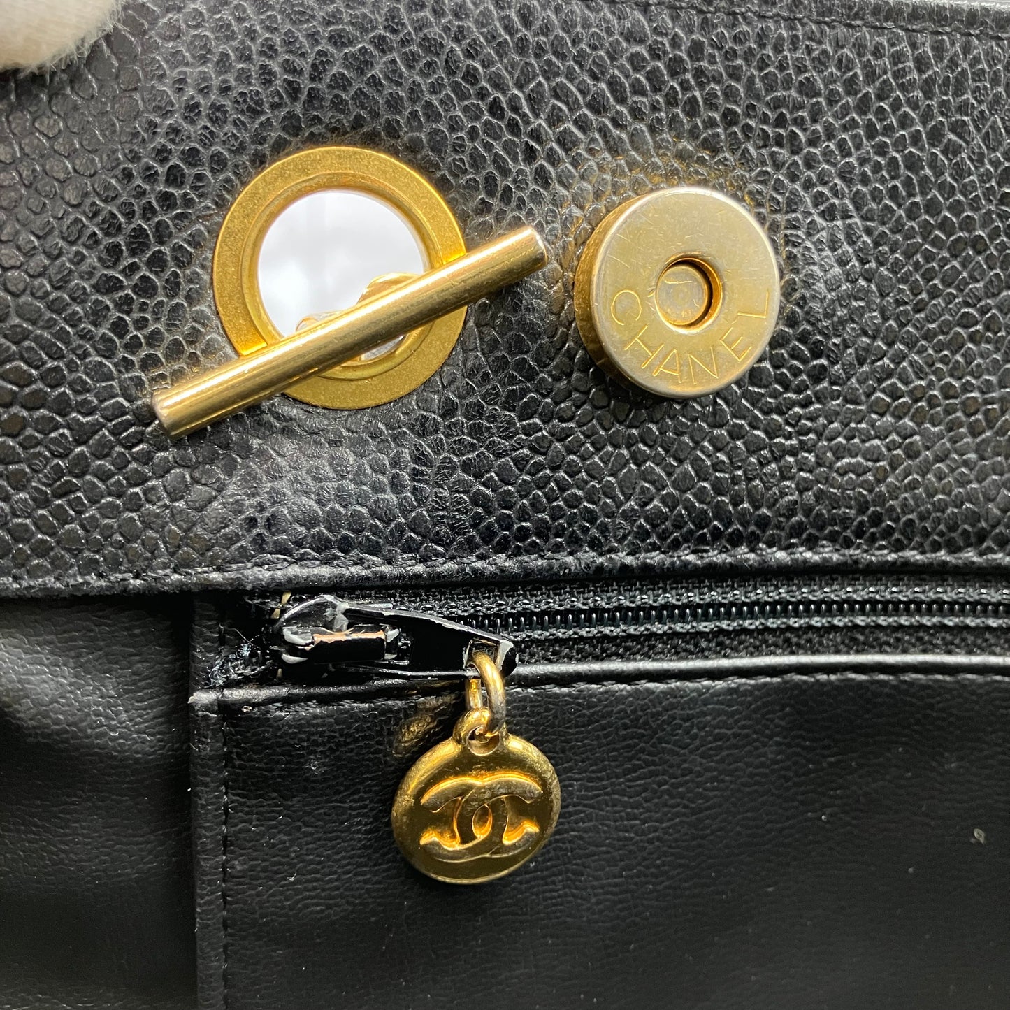 CHANEL Caviar skin Chain tote bag