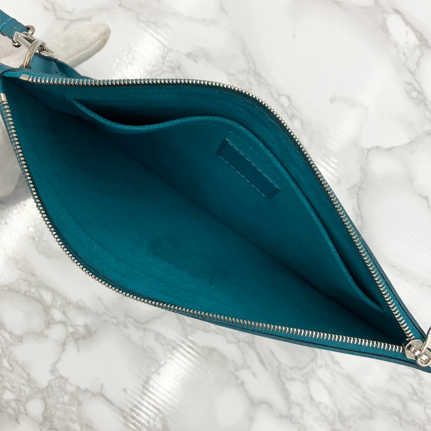 LOUIS VUITTON Epi Neverfull MM Pouch