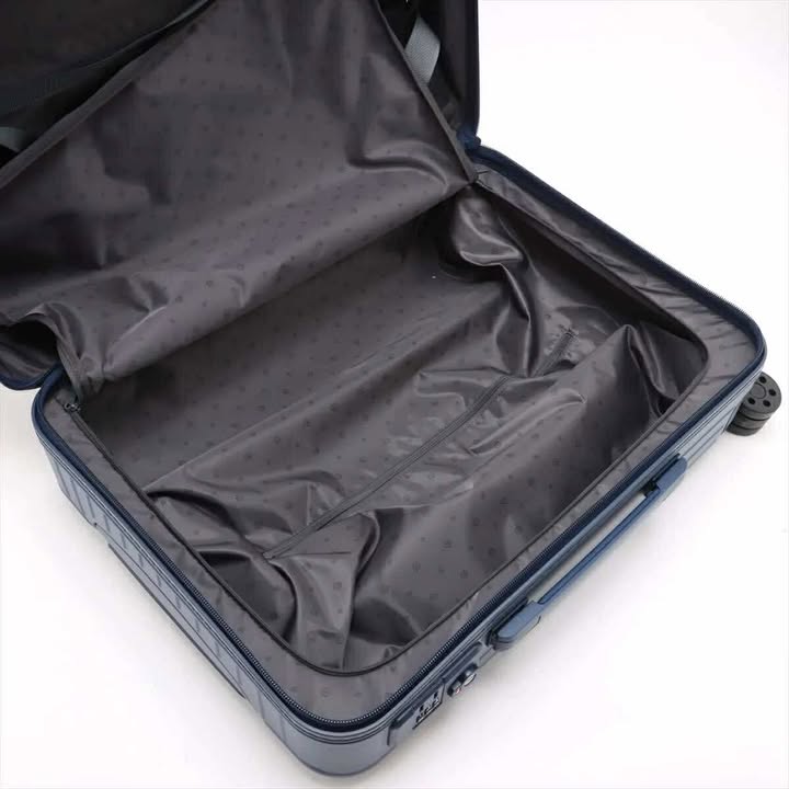 Unused RIMOWA Essential Cabin 832.53.69.1 Polycarbonate 36L Carry-On Case Navy 4 Wheels TSA Lock 7-11-126