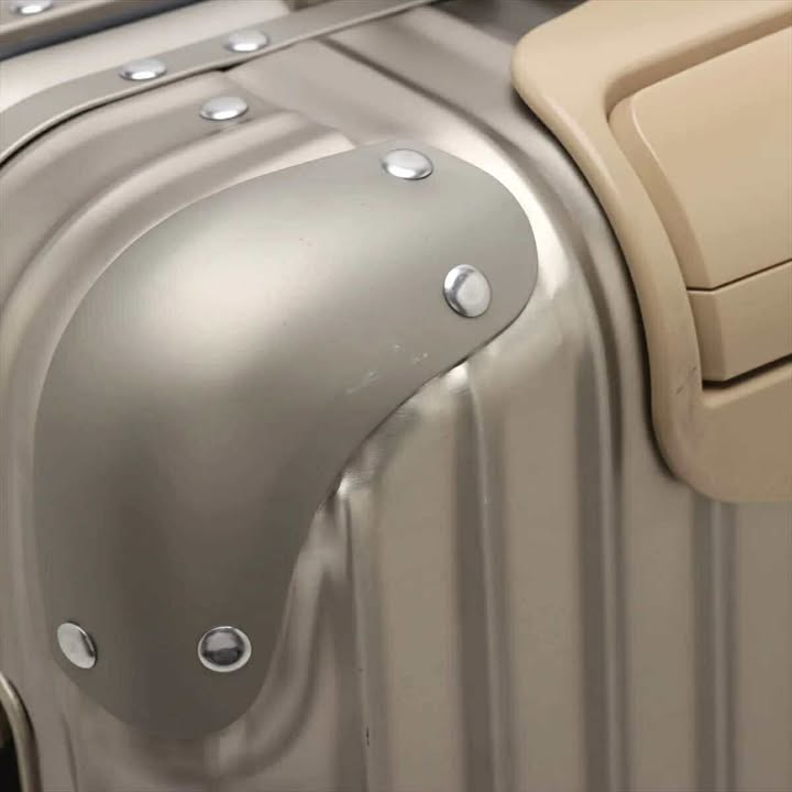RIMOWA Topaz Titanium 923.53.03.4 34L 4-Wheel Cabin-Approved Champagne Gold 7-12-615