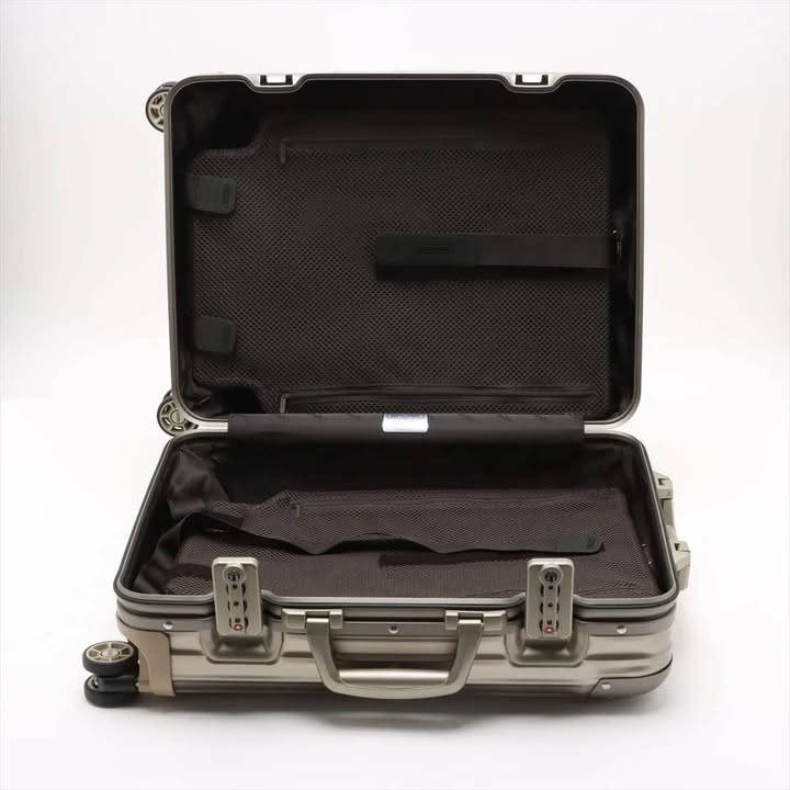 RIMOWA Topaz Titanium 923.53.03.4 34L 4-Wheel Cabin-Approved Champagne Gold 7-12-615