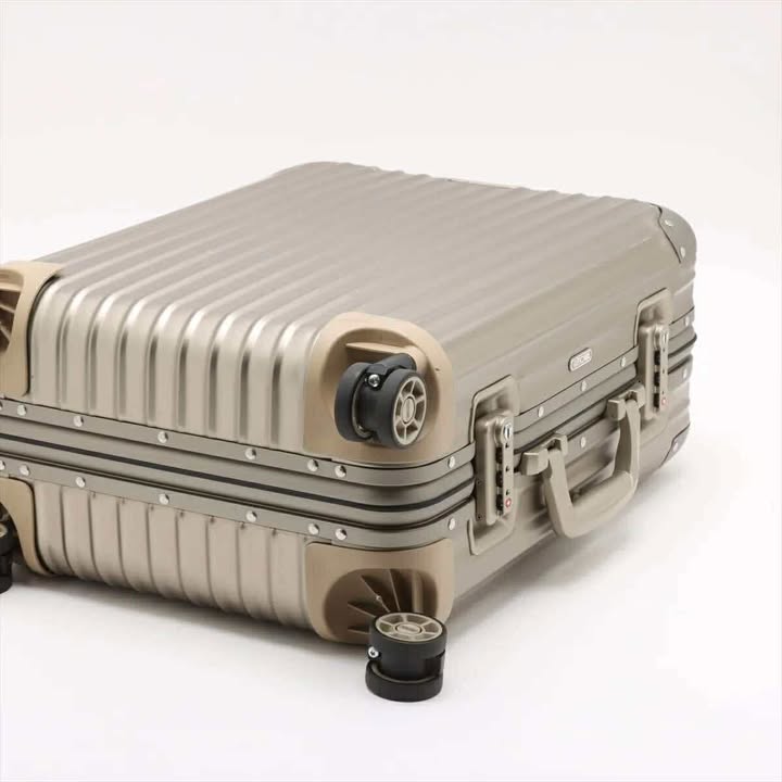 RIMOWA Topaz Titanium 923.53.03.4 34L 4-Wheel Cabin-Approved Champagne Gold 7-12-615