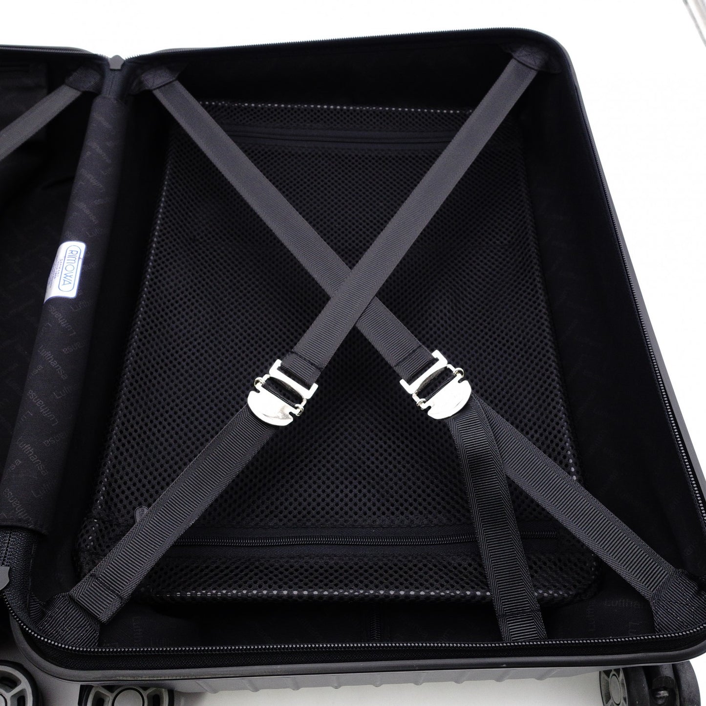 RIMOWA 821.90.12 32L Lufthansa Topaz Black Polycarbonate Carry-on