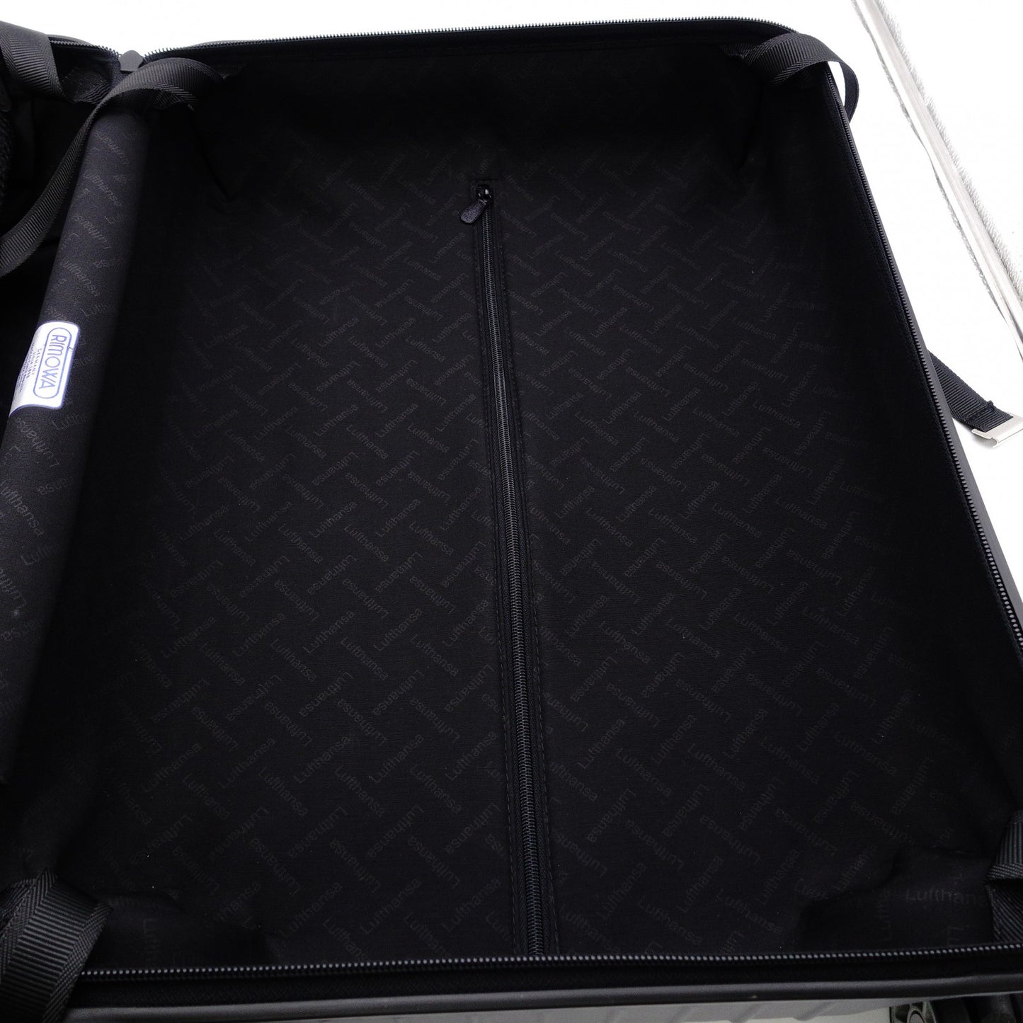 RIMOWA 821.90.12 32L Lufthansa Topaz Black Polycarbonate Carry-on