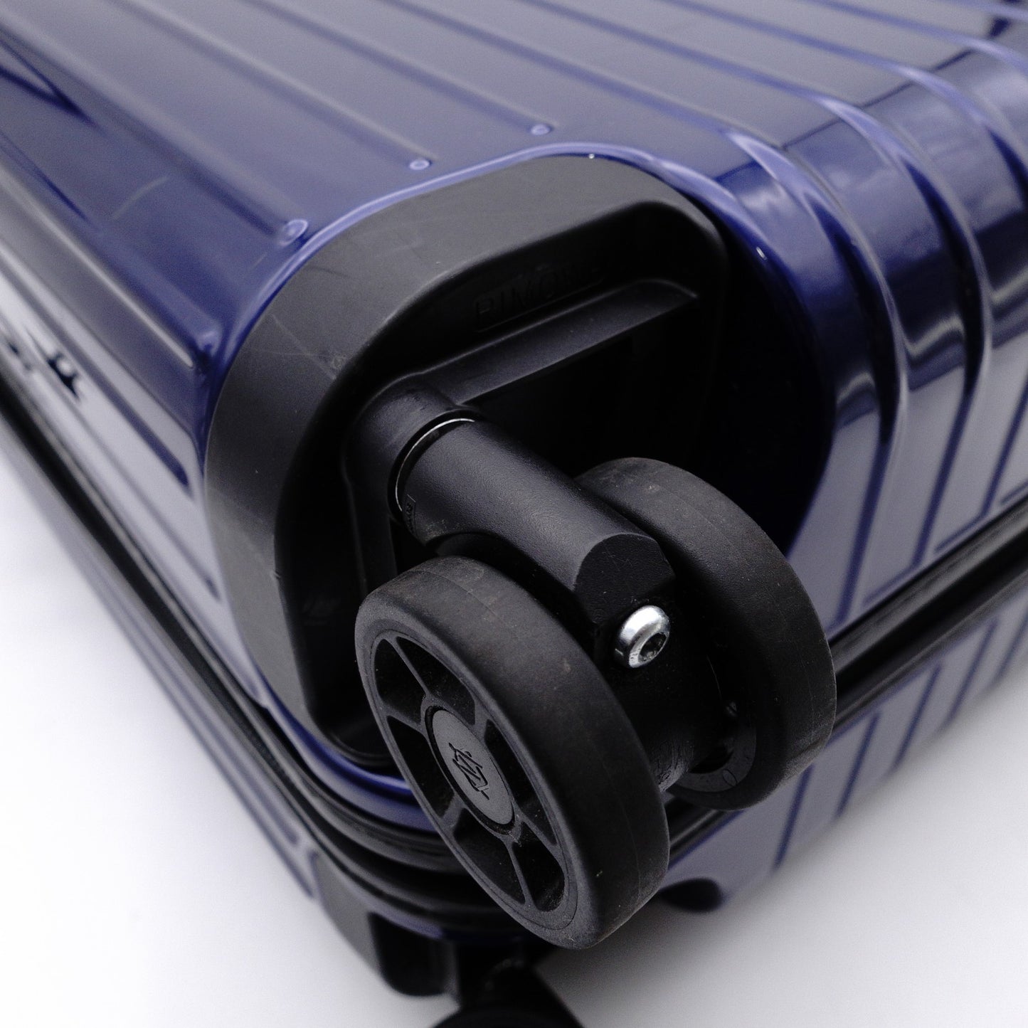 RIMOWA Cabin S 823.52.60.4 Essential Light Carry-On Bag 31L Navy