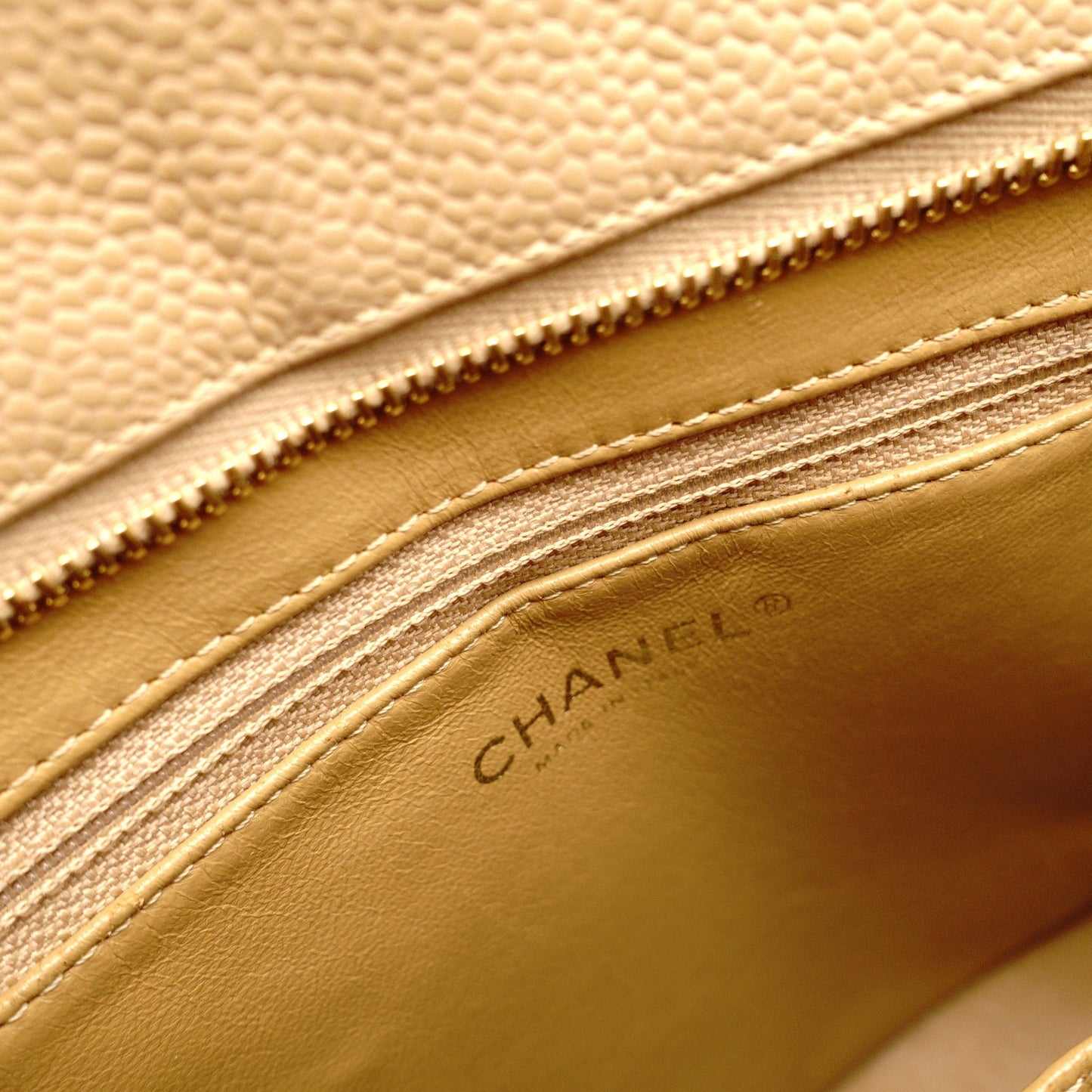 CHANEL Reissue Tote Bag Caviar Leather Beige Shoulder Tote Bag CC Logo Gold Hardware 7-8-226