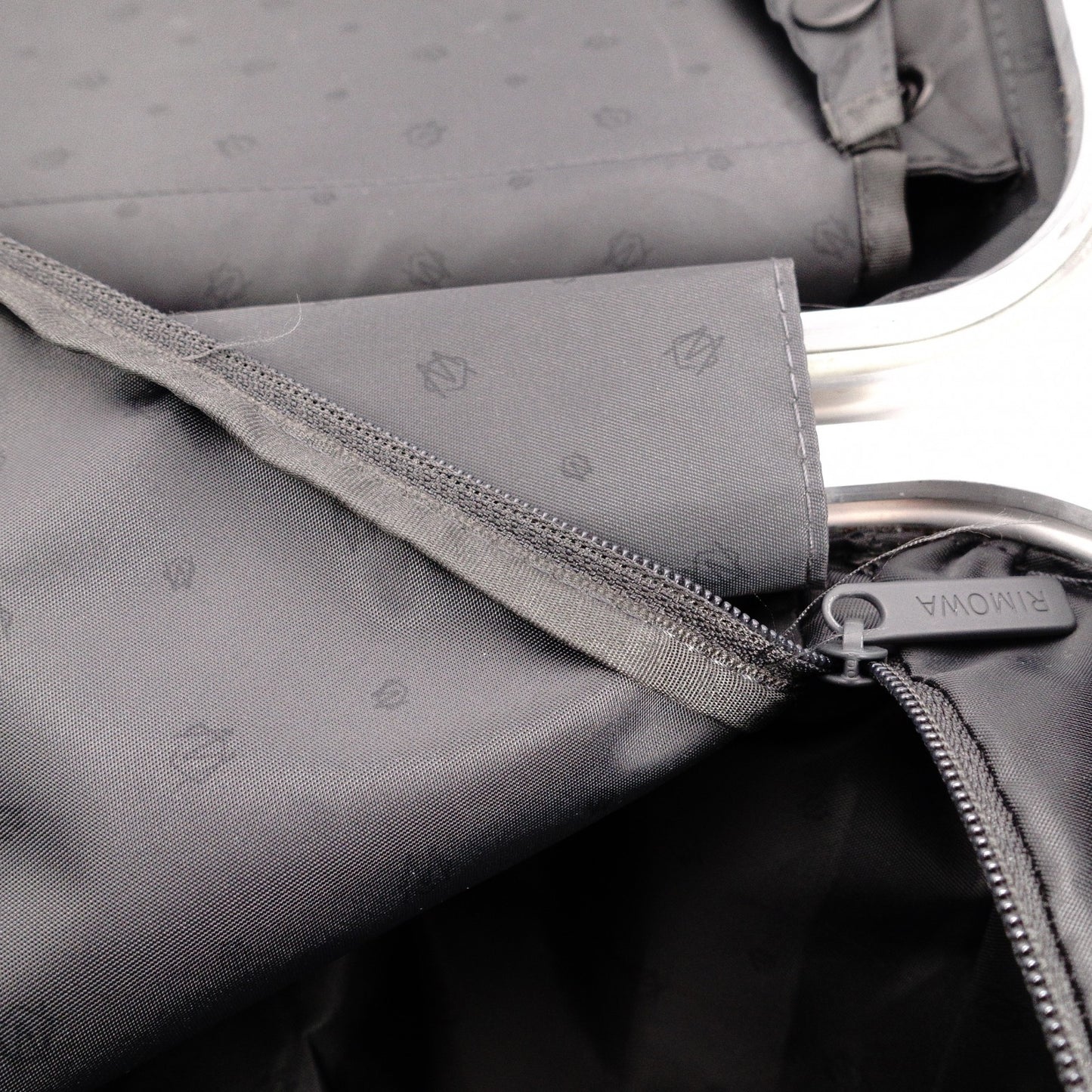 RIMOWA 925.40.00.402 Original Compact Carry-On Bag, Aluminum, Silver, 29 L, Cabin-Approved