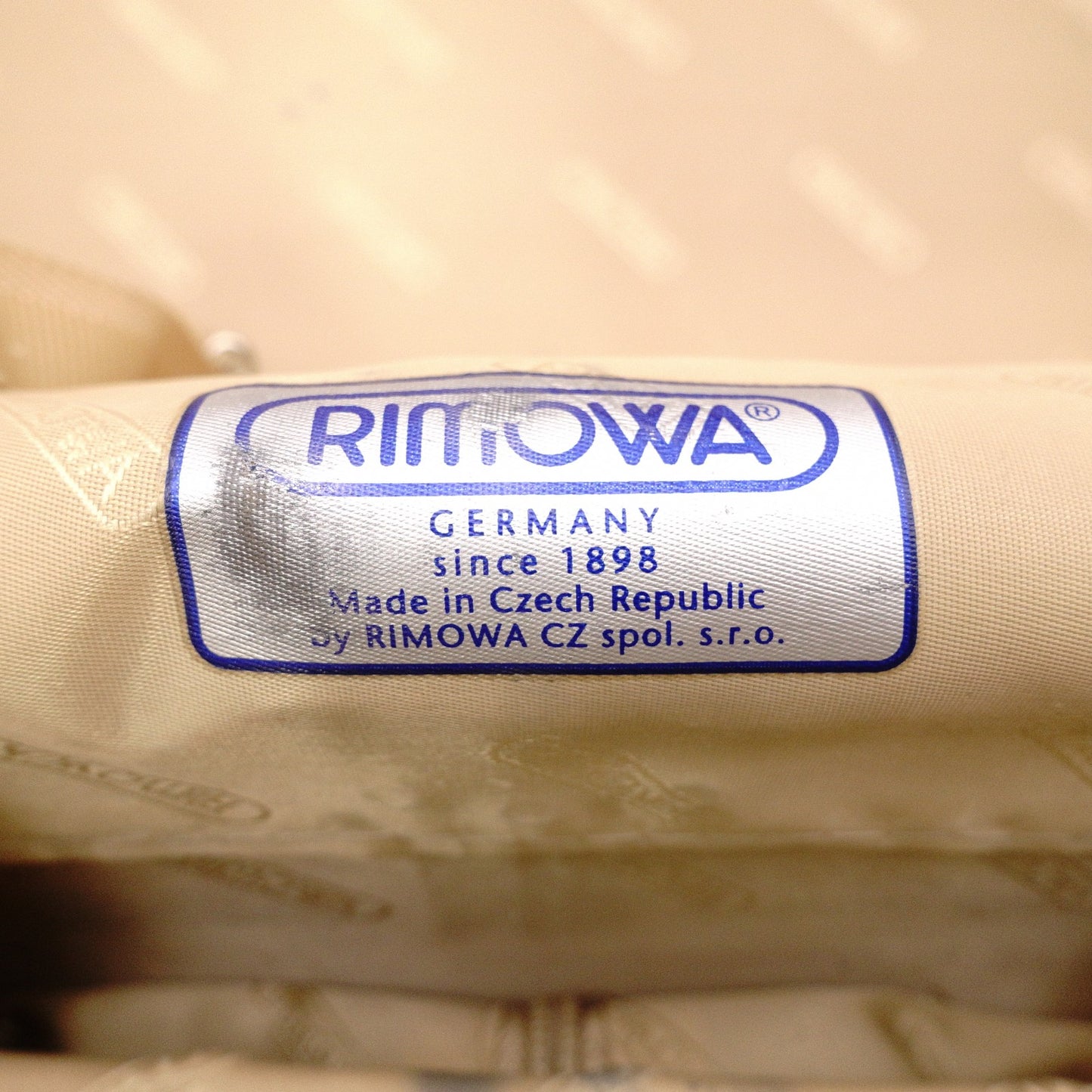RIMOWA 873.40.11.2 Salsa Deluxe Carry-On Bag, Polycarbonate, Orient Red, 29L, Cabin-Approved