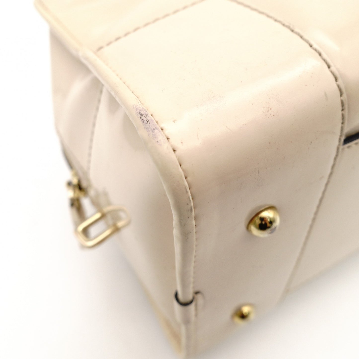 LOEWE Amazona 28 Handbag Beige Patent Leather Ivory Logo 7-11-829