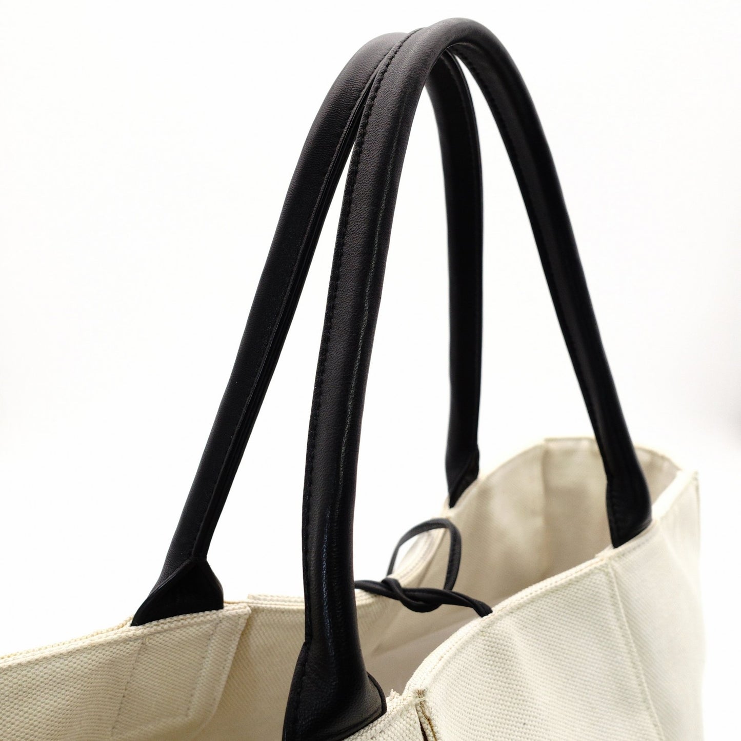Bottega Veneta Intrecciato Tote Bag Canvas Off-White × Black Shoulder Pouch Included 7-12-043