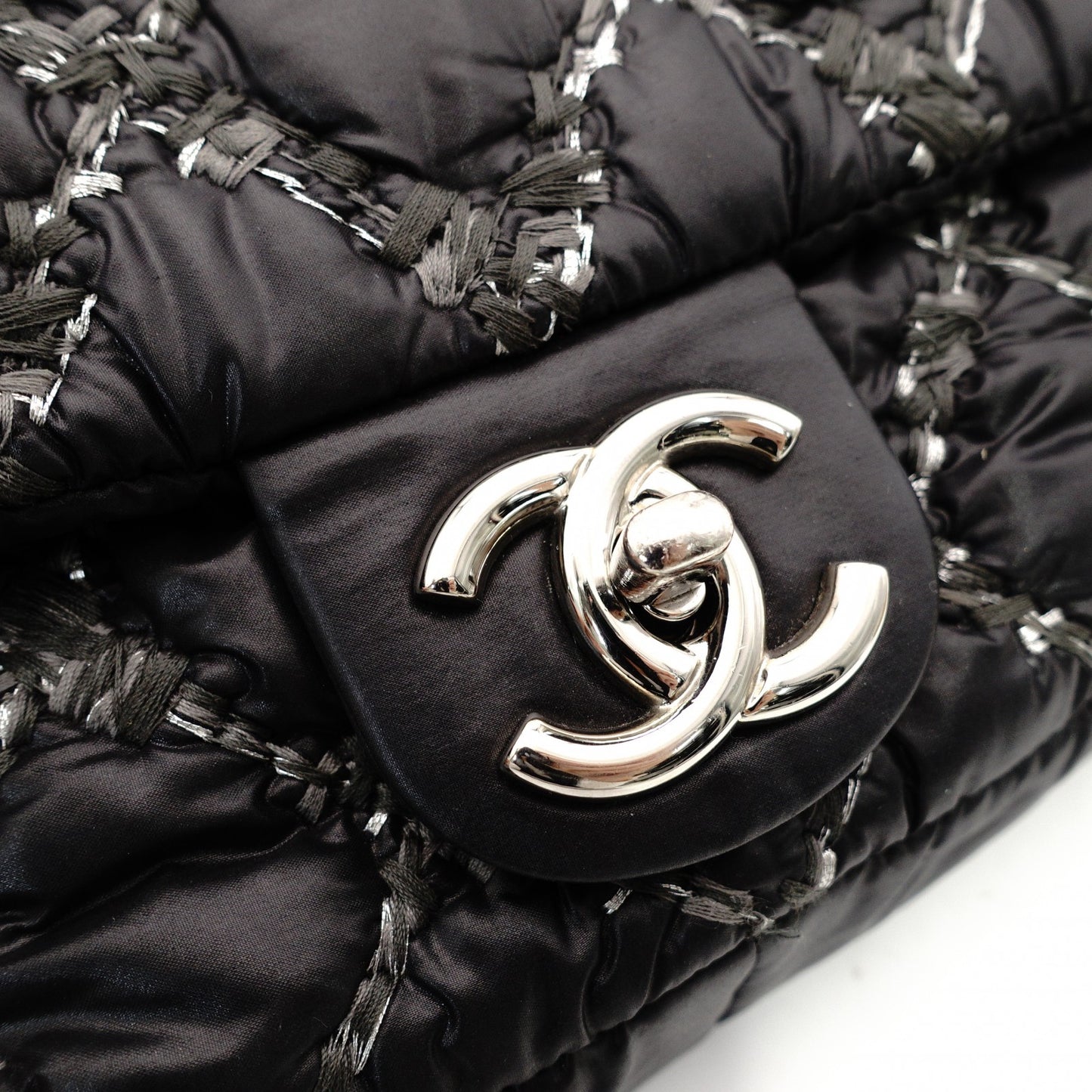 CHANEL Parisian Matelassé Nylon Tweed On-Stitch Double Chain Shoulder Bag Gray Nylon Silver Hardware 7-11-761