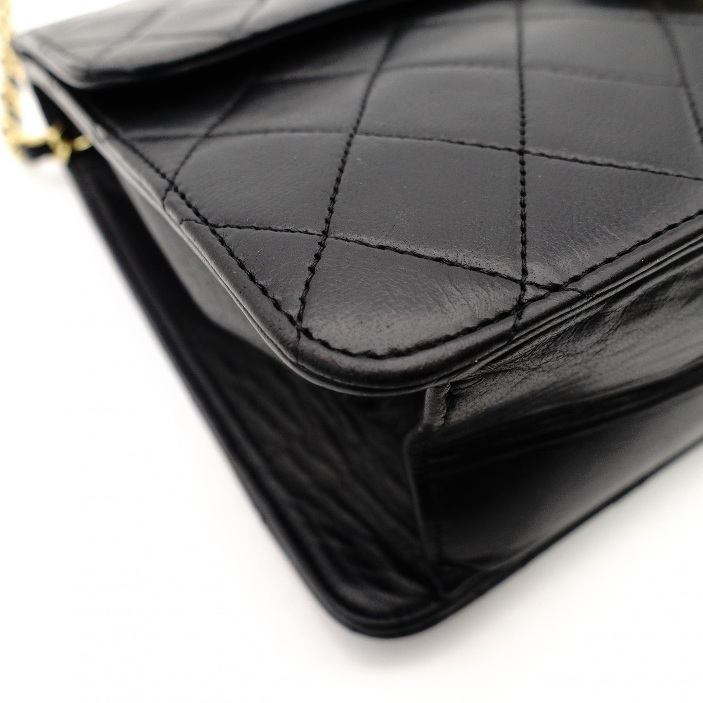 CHANEL Matelassé Chain Shoulder Bag Single Black Lambskin Black Leather Vintage Gold Hardware 7-7-486