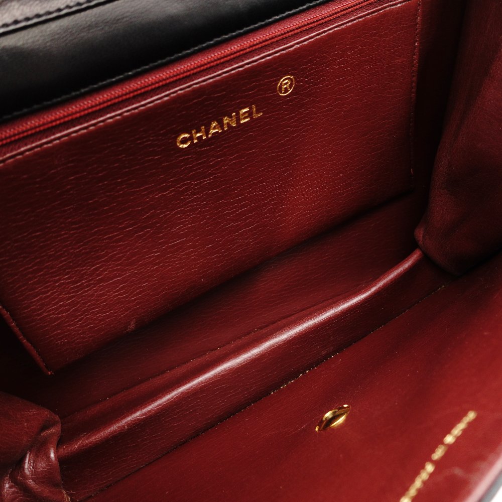 CHANEL Matelassé Chain Shoulder Bag Single Black Lambskin Black Leather Vintage Gold Hardware 7-7-486