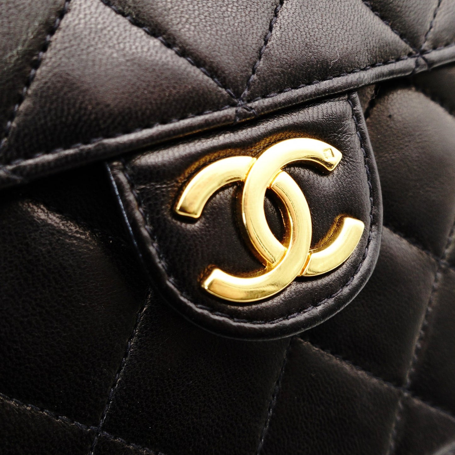 CHANEL Matelassé Chain Shoulder Bag Single Black Lambskin Black Leather Vintage Gold Hardware 7-12-077