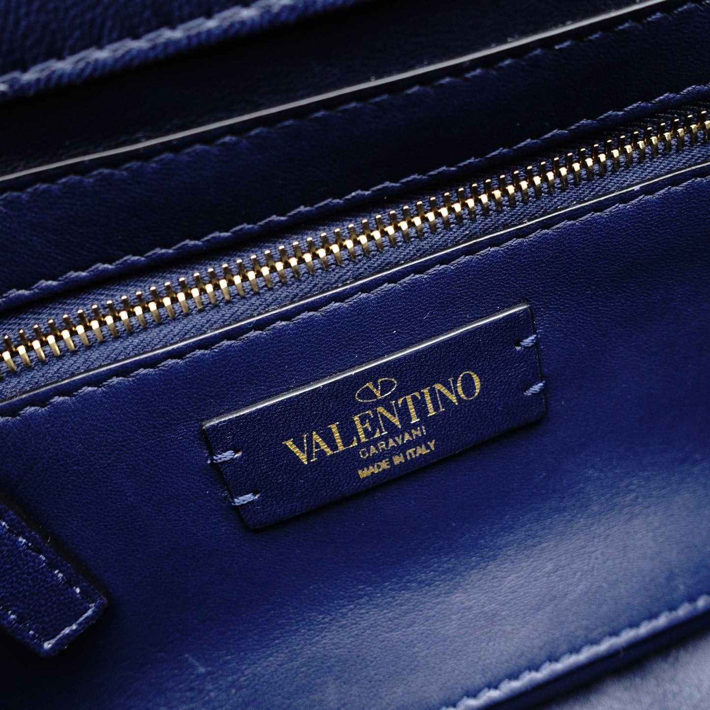 Valentino Garavani Roman Stud Handbag Navy Leather 2-Way Crossbody Gold Hardware 7-12-530