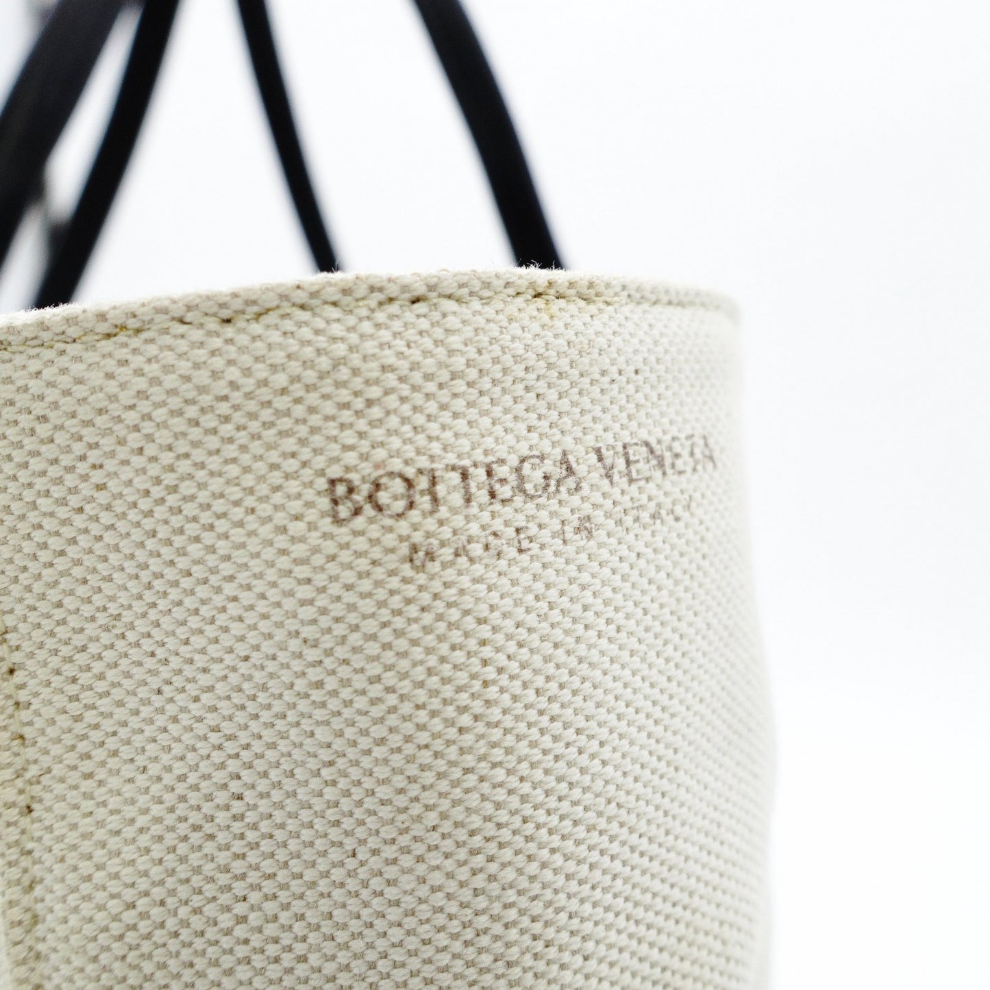 Bottega Veneta Intrecciato Tote Bag Canvas Off-White × Black Shoulder Pouch Included 7-12-042