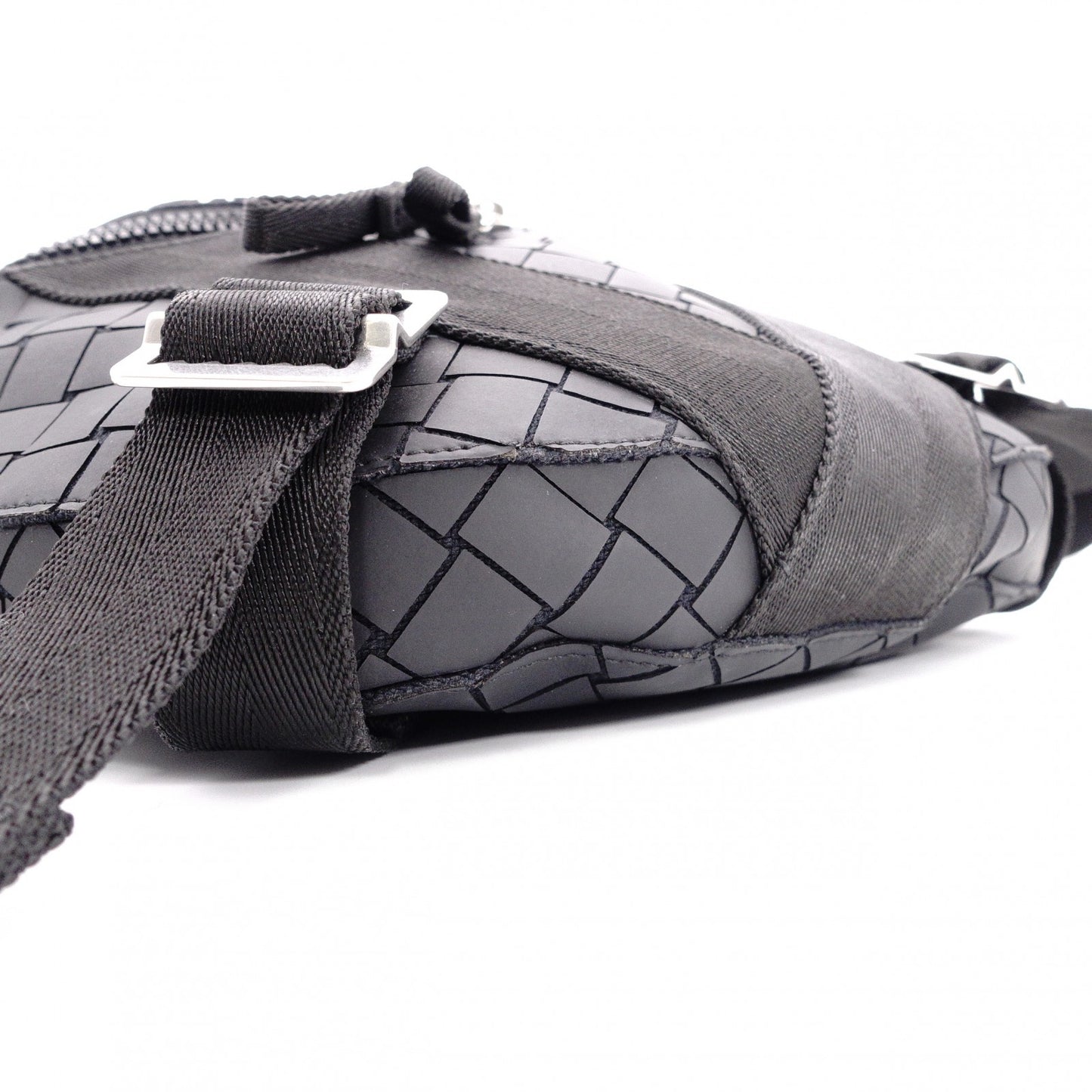 BOTTEGAVENETA Intrecciato Shoulder Bag, Rubber, Black, Men's Body Bag