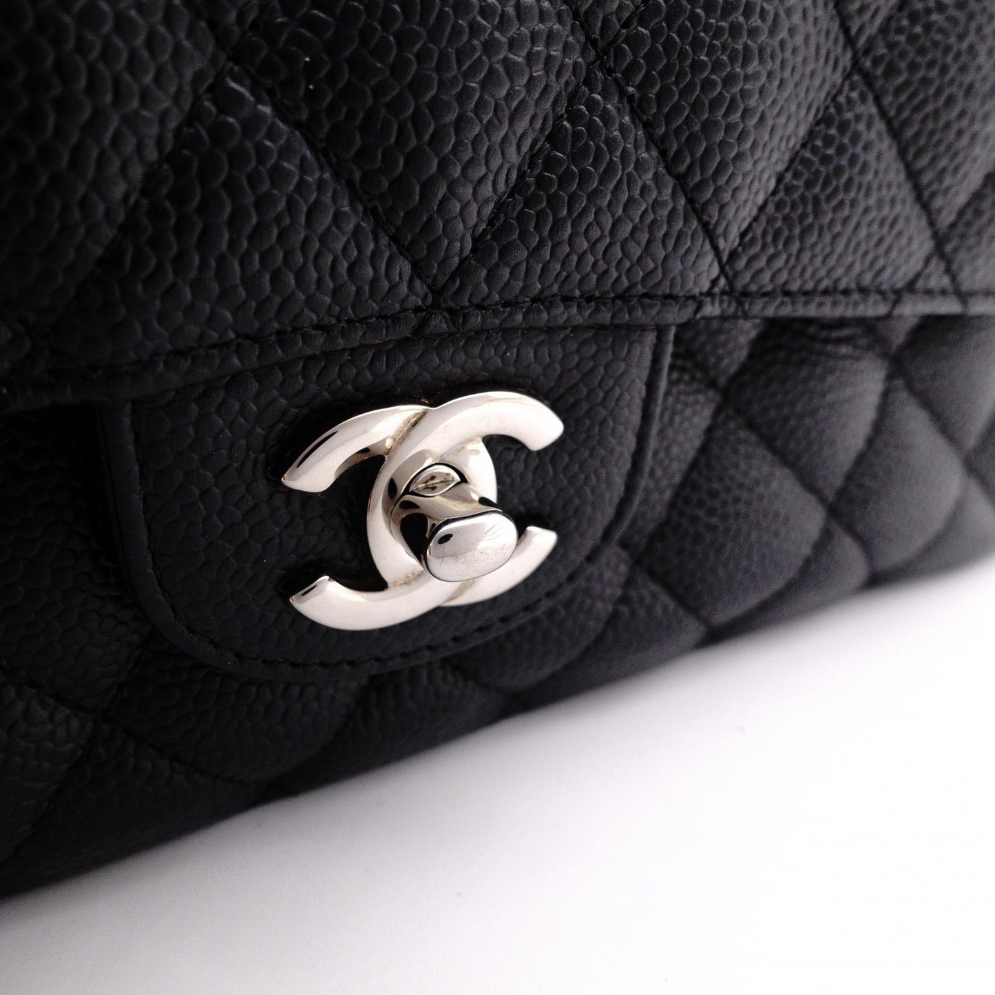 CHANEL シャネル キャビアスキン クラシック Wフラップ ショルダーバッグ レザー ブラック【中古】 レディース